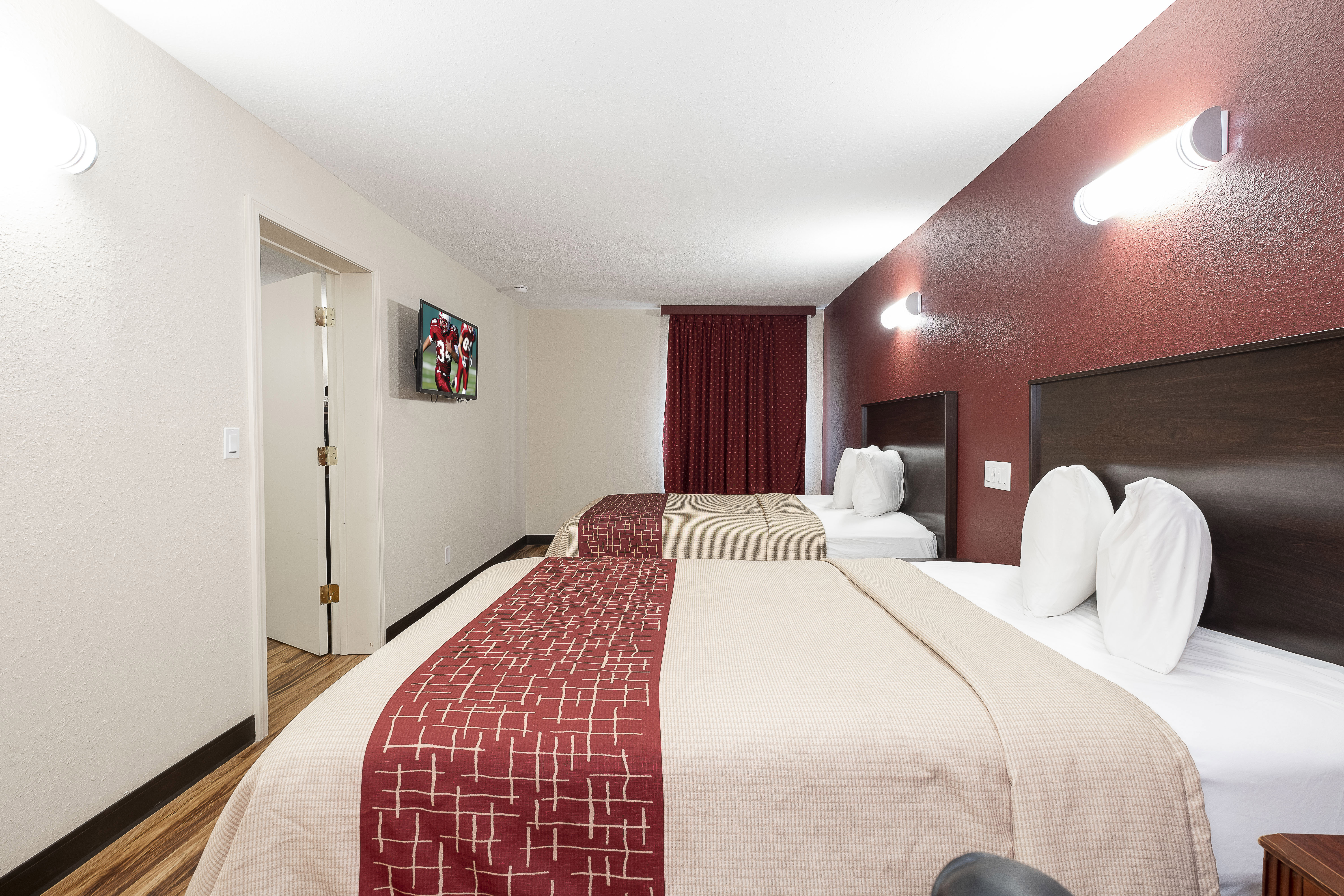 436-suite-1-king-2-full-beds.jpg