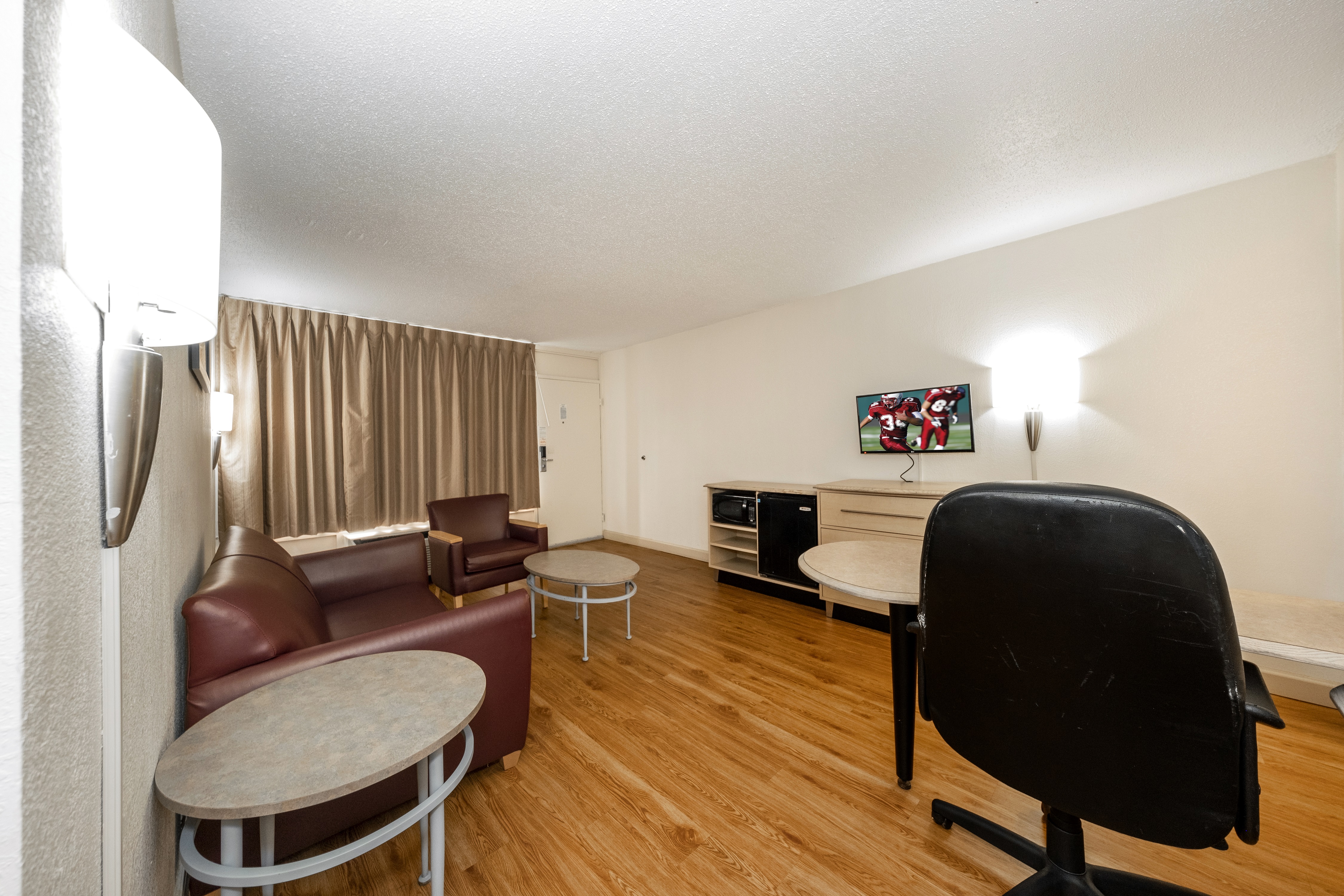 680-suite-2-full-beds.jpg