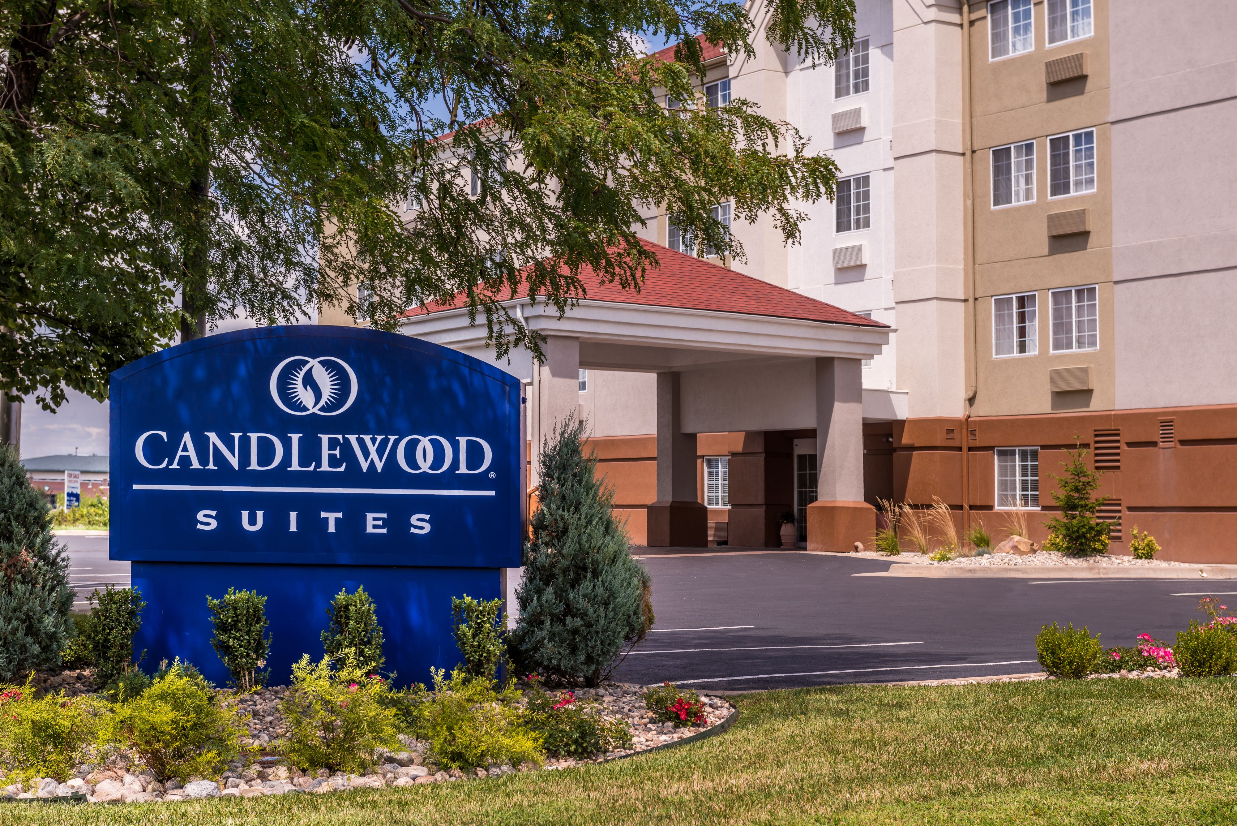 candlewood-suites-topeka-5224401292-original.jpg