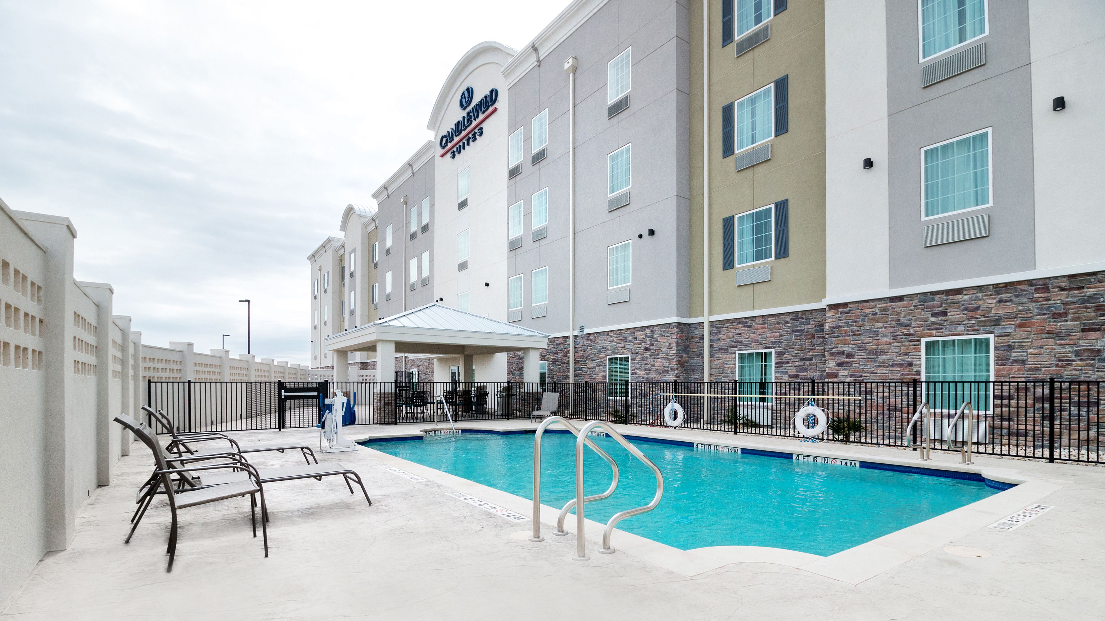 candlewood-suites-waco-4973394050-original.jpg