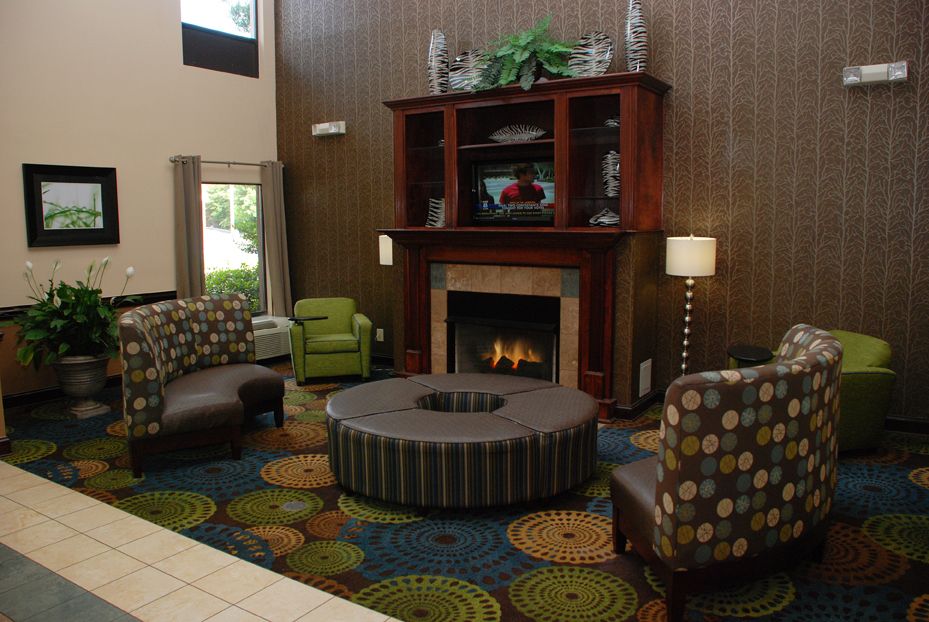 holiday-inn-express-and-suites-asheboro-2532040106-original.jpg