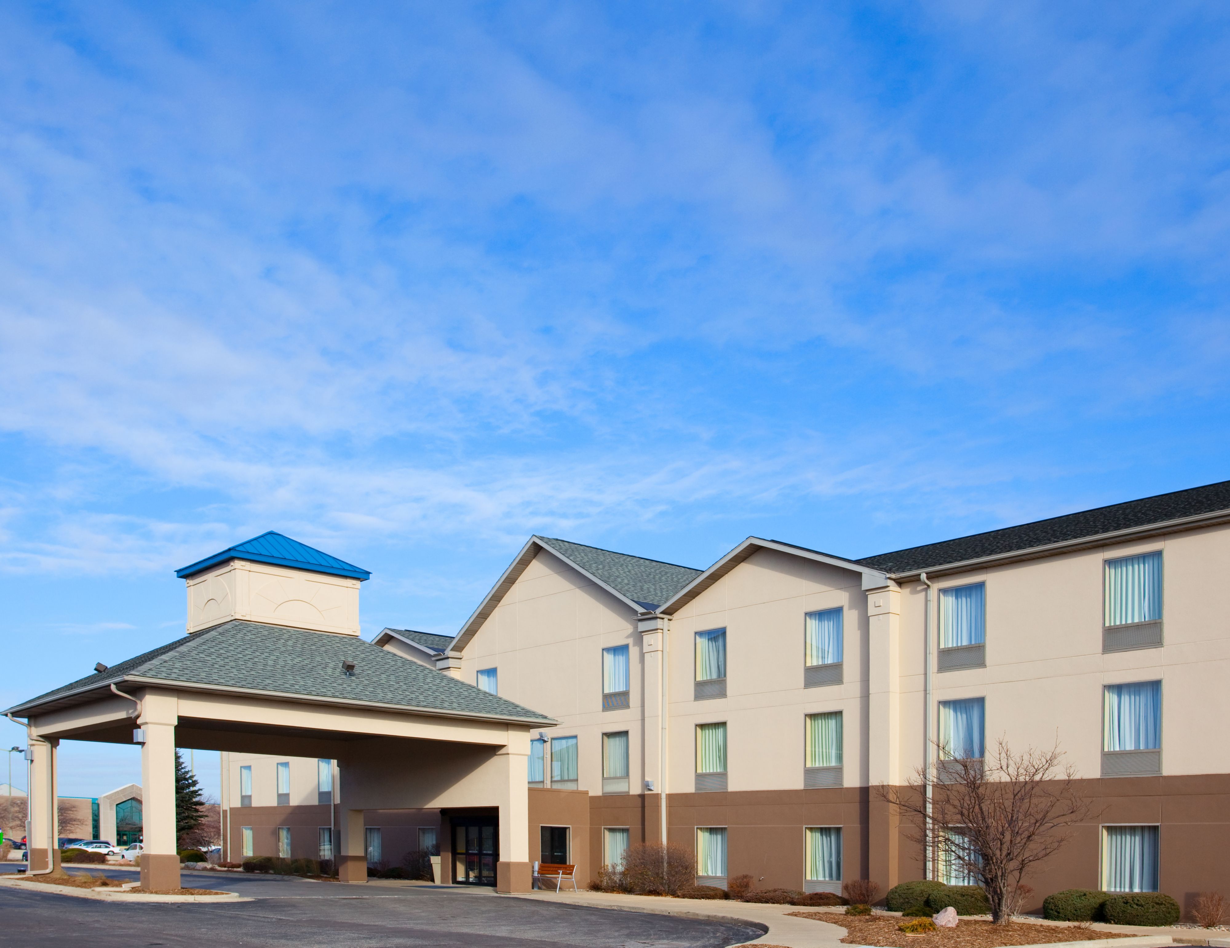 holiday-inn-express-and-suites-bourbonnais-4281589403-original.jpg