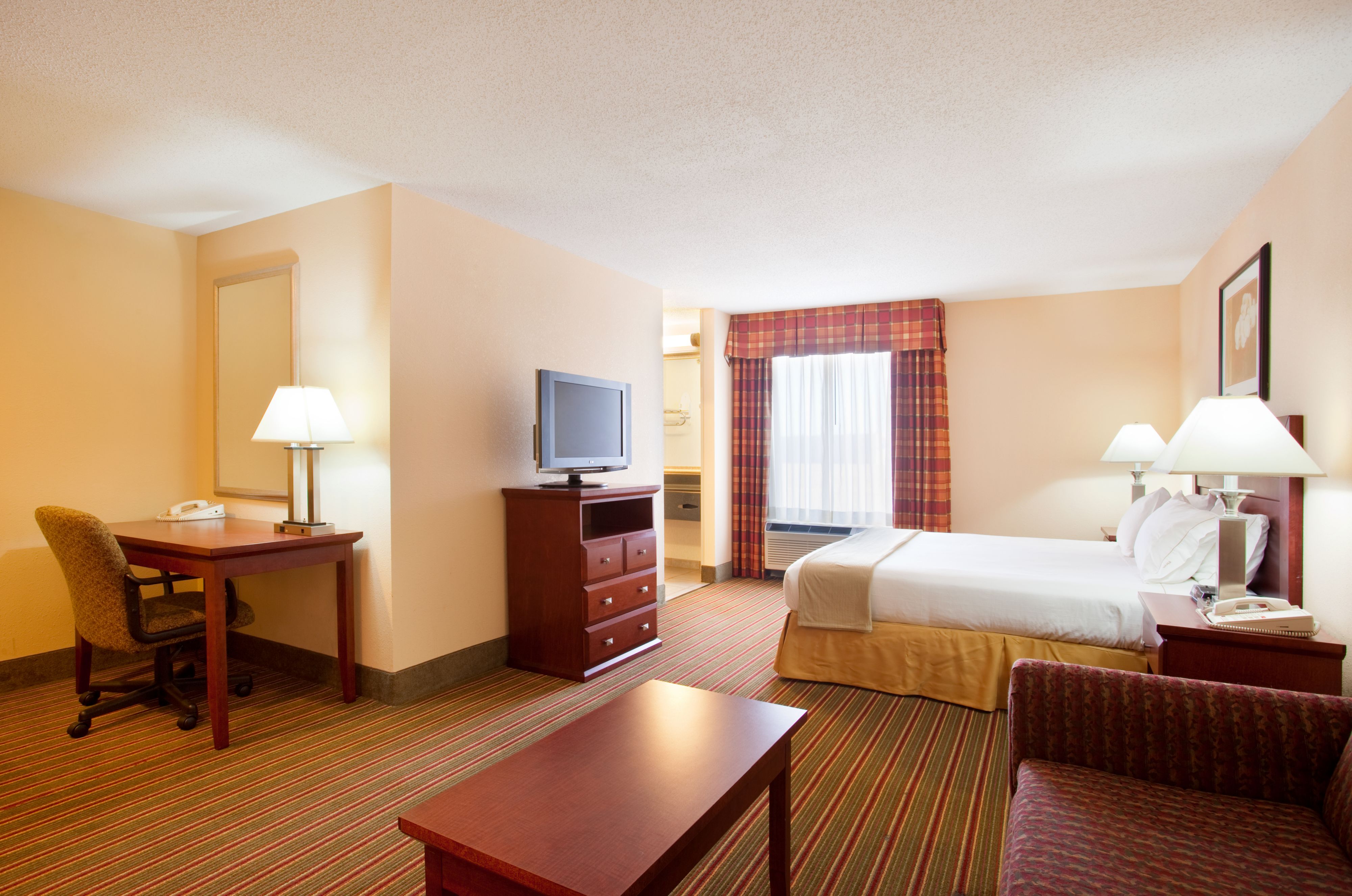 holiday-inn-express-and-suites-bourbonnais-4281738387-original.jpg