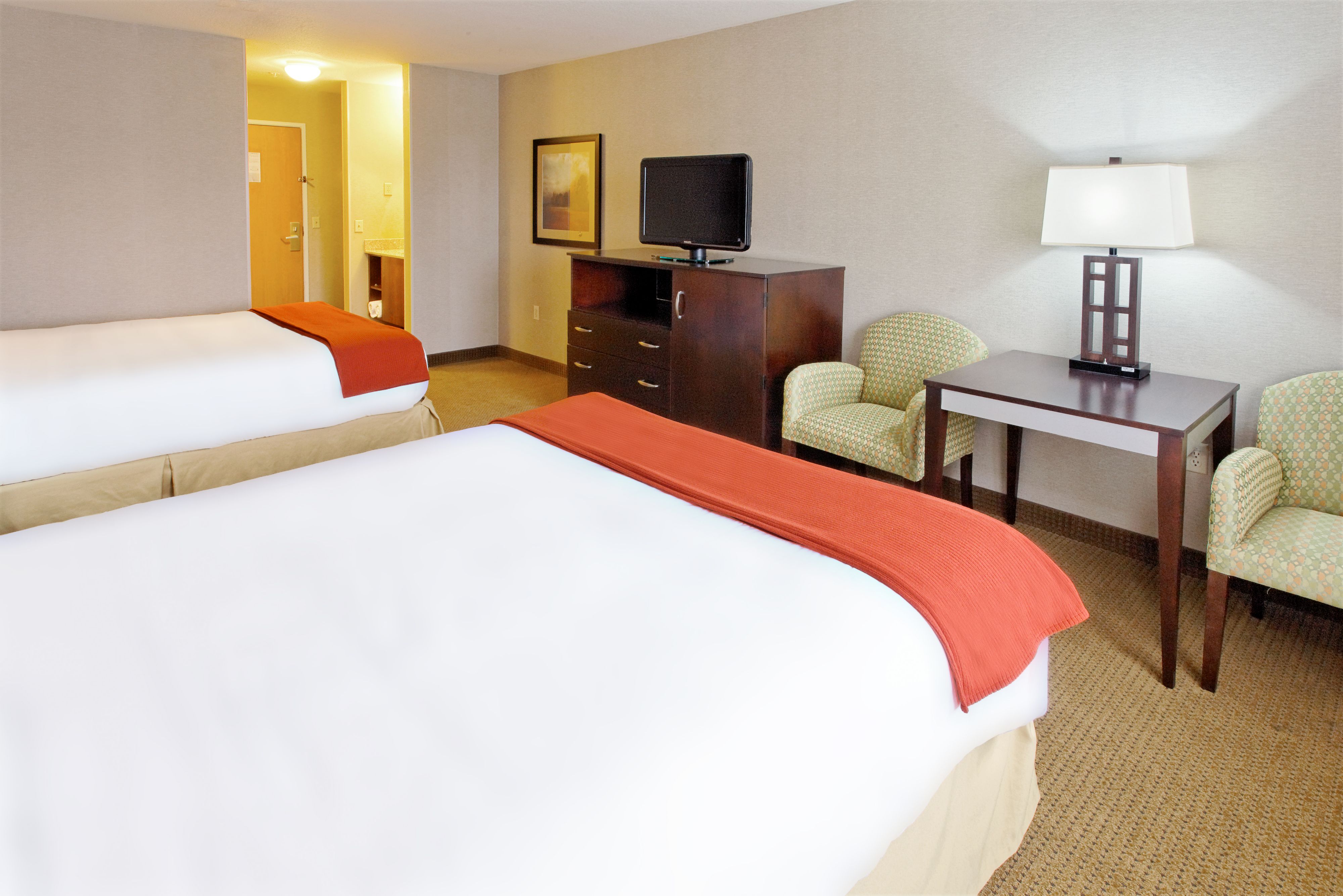 holiday-inn-express-and-suites-canyonville-4244746046-original.jpg