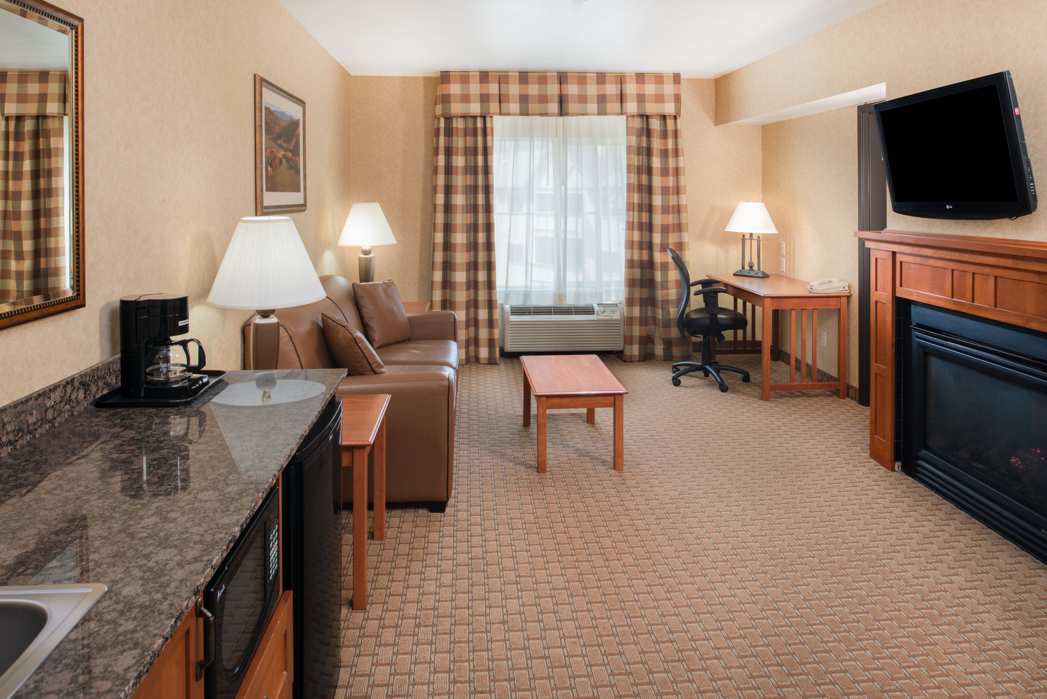 holiday-inn-express-and-suites-coeur-dalene-4275309993-original.jpg