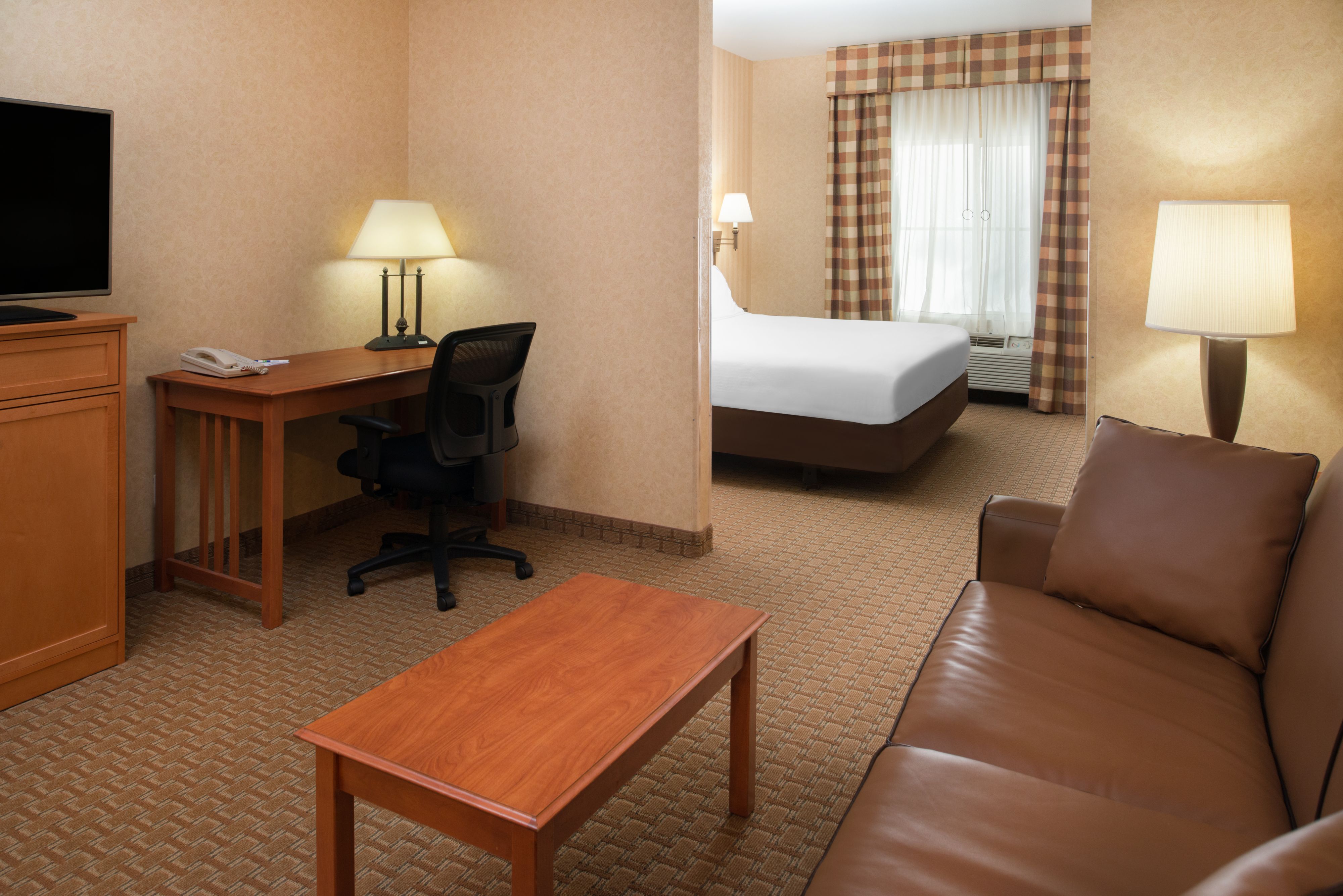 holiday-inn-express-and-suites-coeur-dalene-4275384911-original.jpg