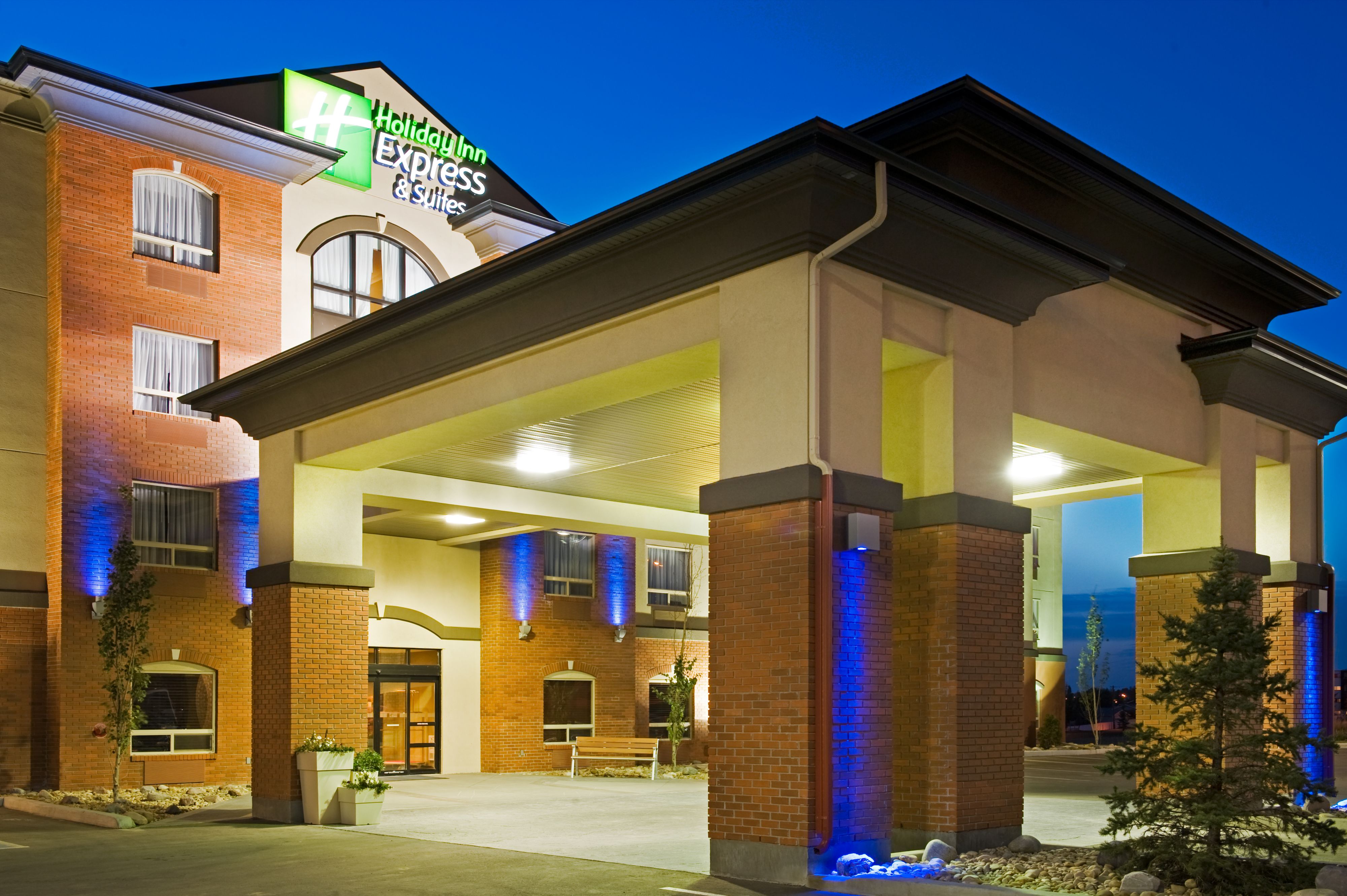 holiday-inn-express-and-suites-drayton-valley-2531672991-original.jpg