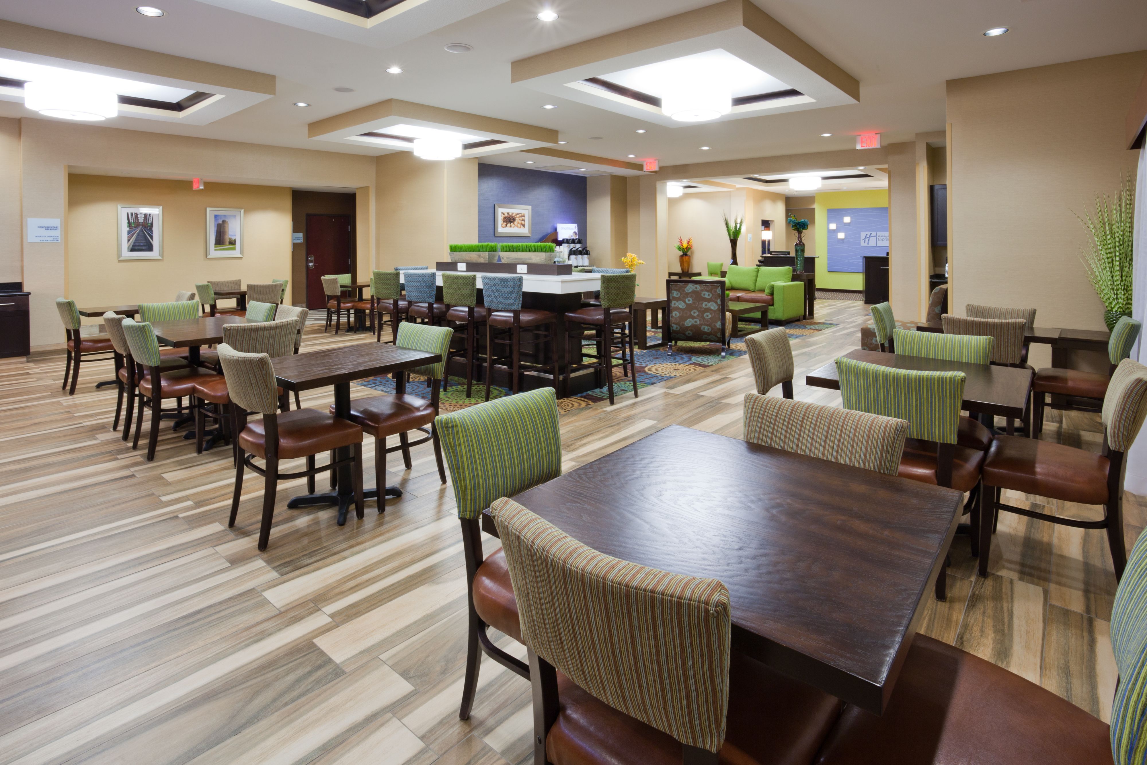 holiday-inn-express-and-suites-fort-dodge-4080454105-original.jpg