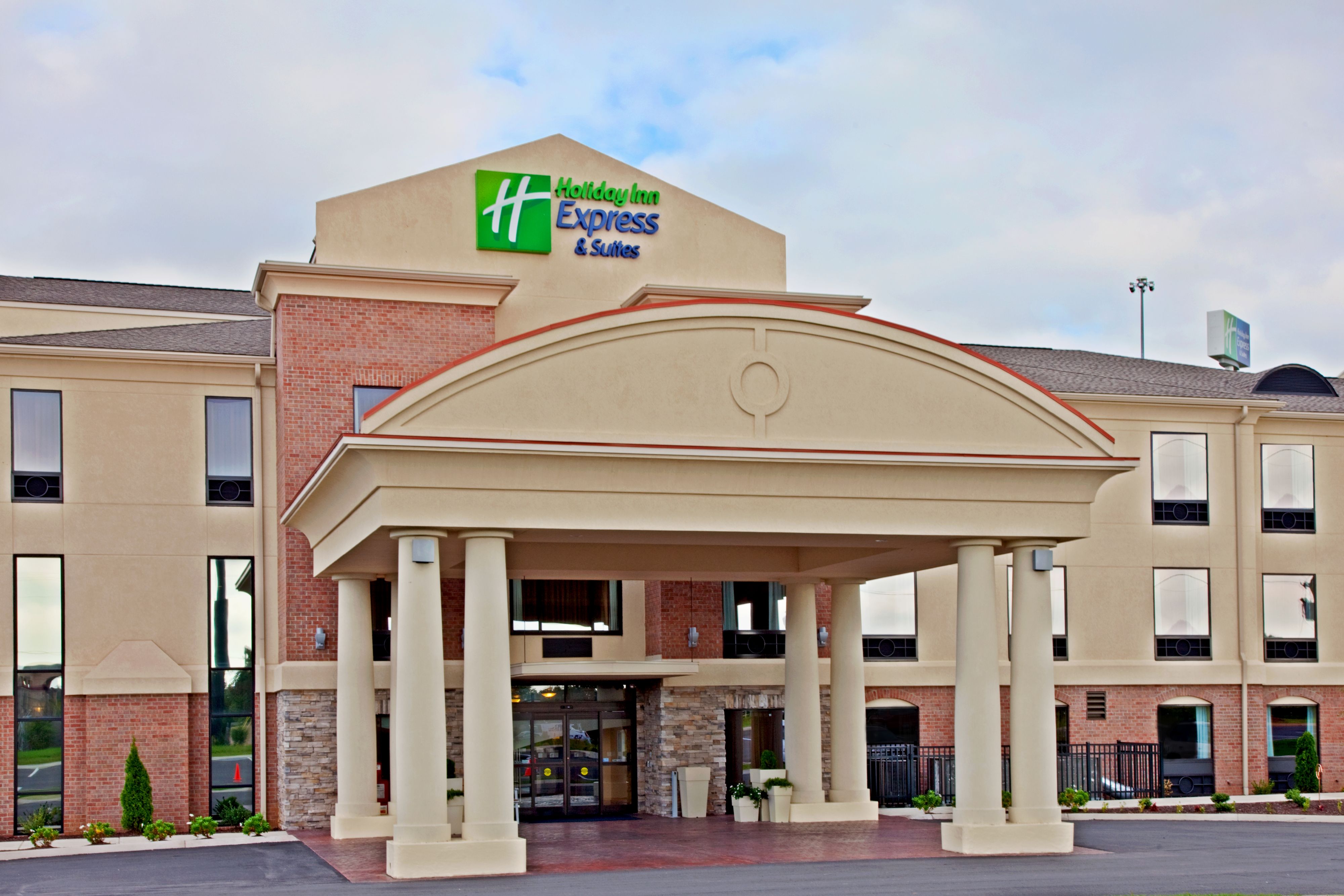 holiday-inn-express-and-suites-franklin-2532121248-original.jpg