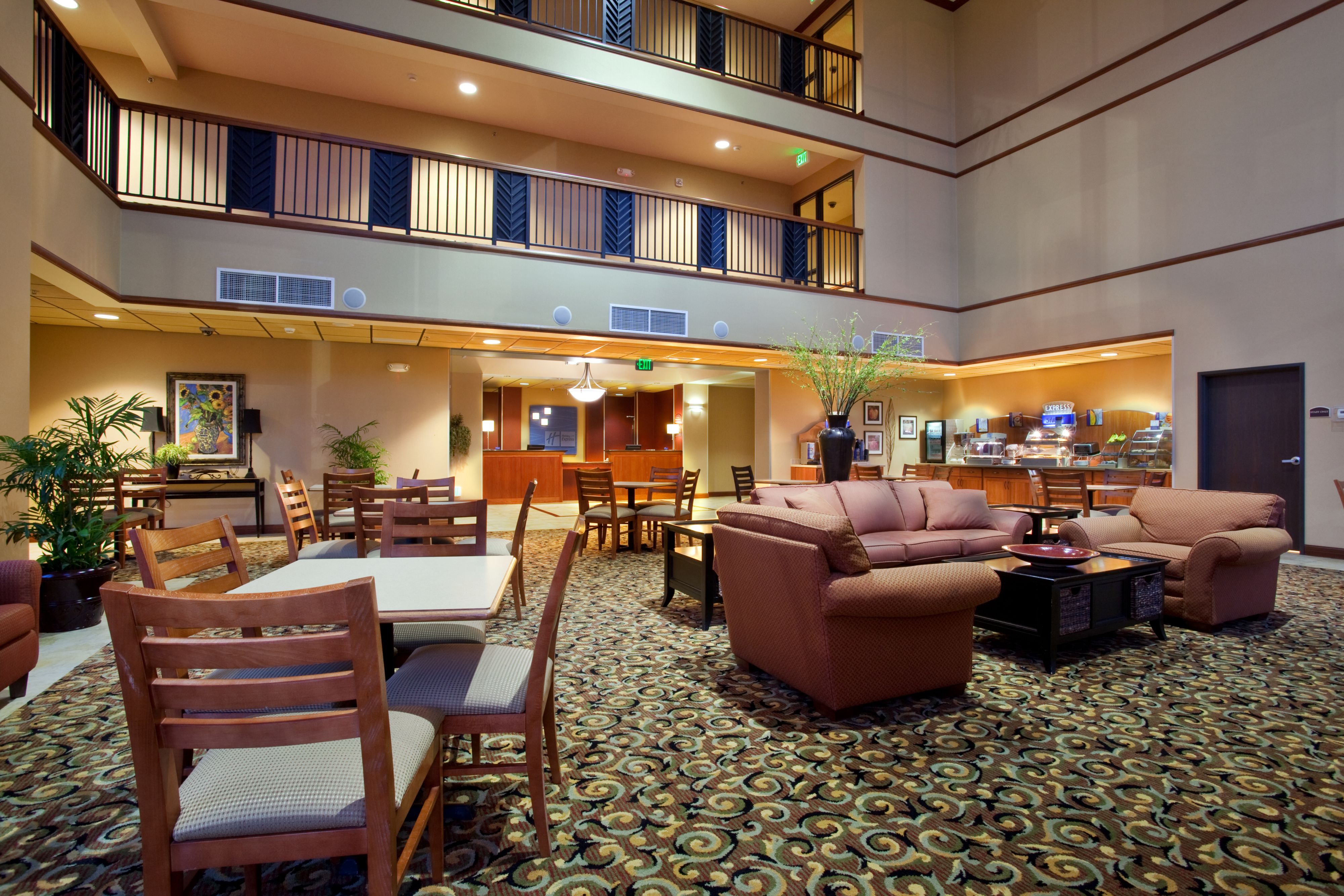 holiday-inn-express-and-suites-goodland-2532772655-original.jpg