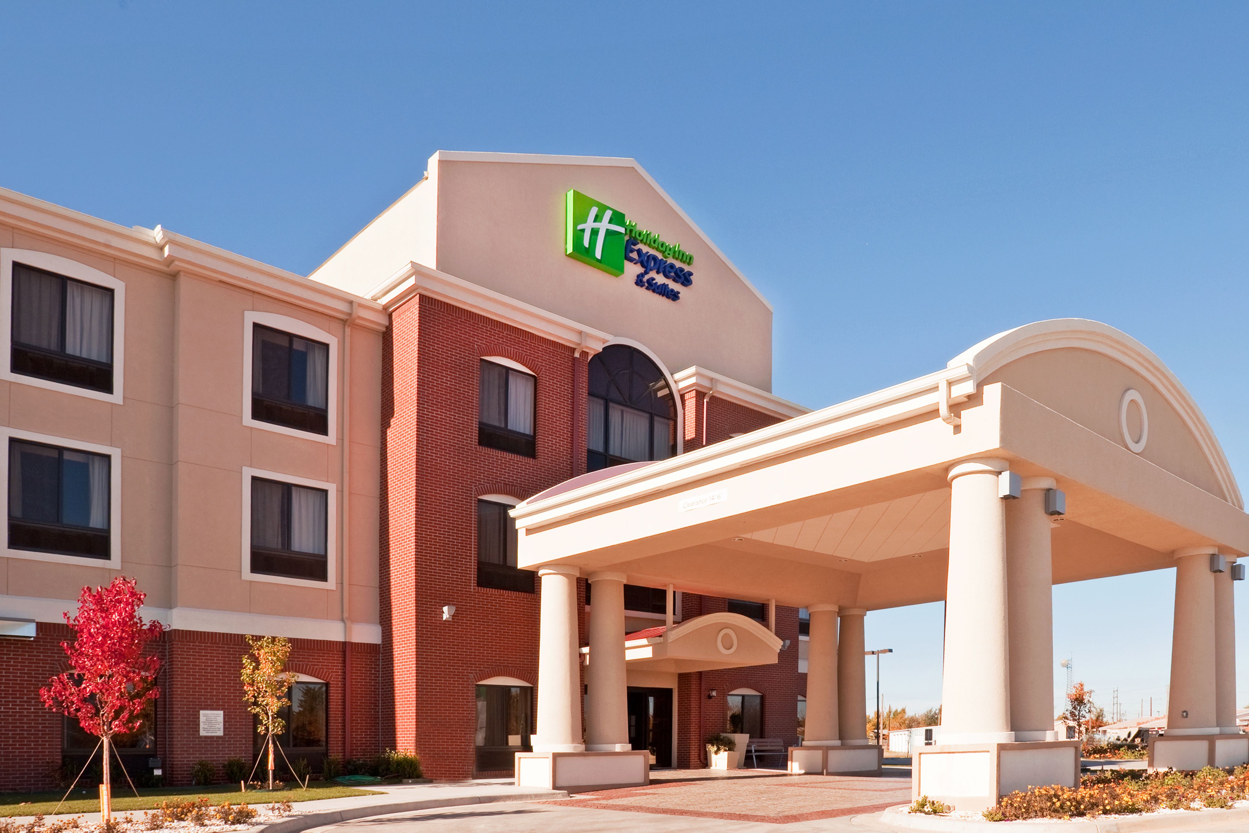 holiday-inn-express-and-suites-guymon-4268280665-original.jpg