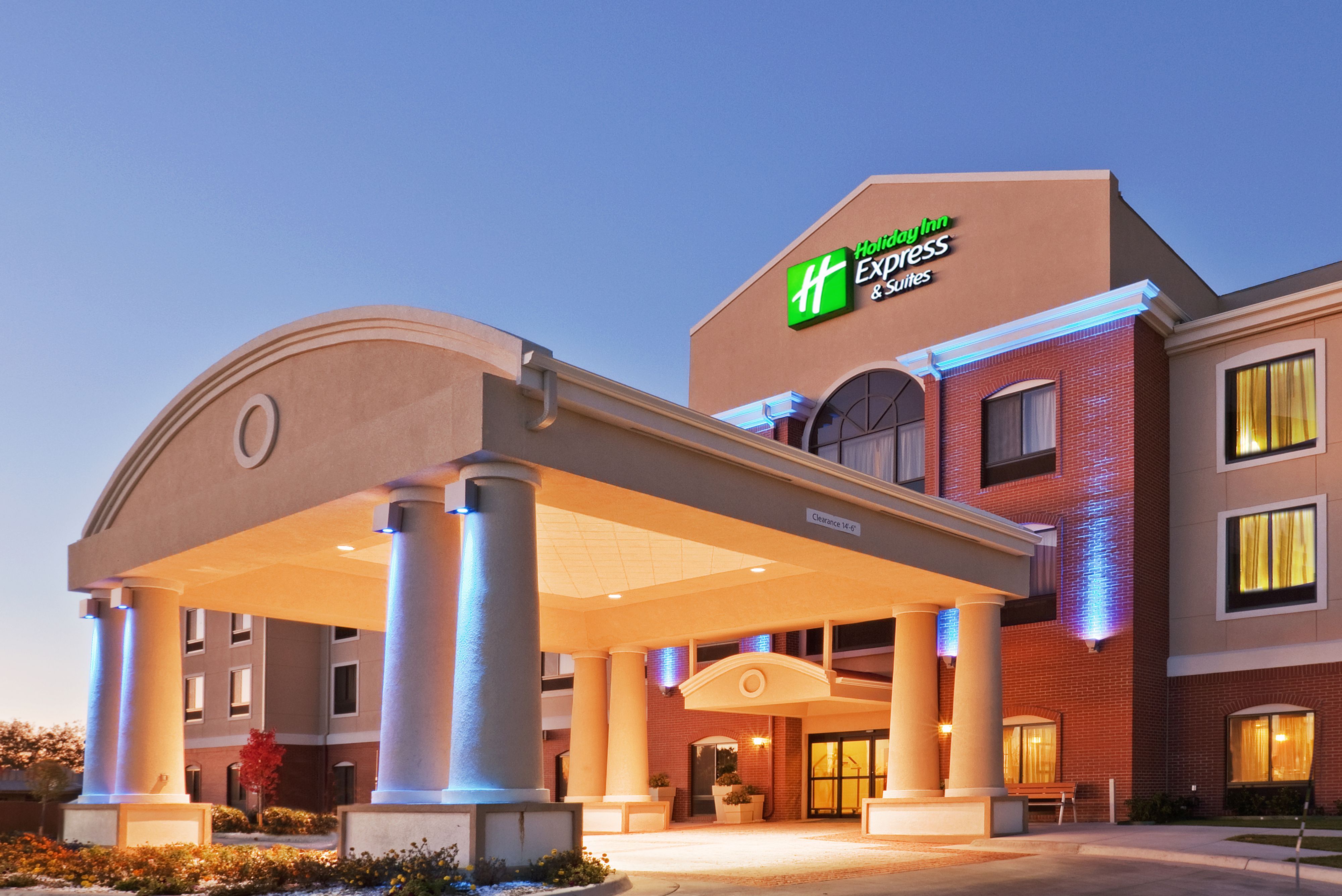 holiday-inn-express-and-suites-guymon-4268280866-original.jpg