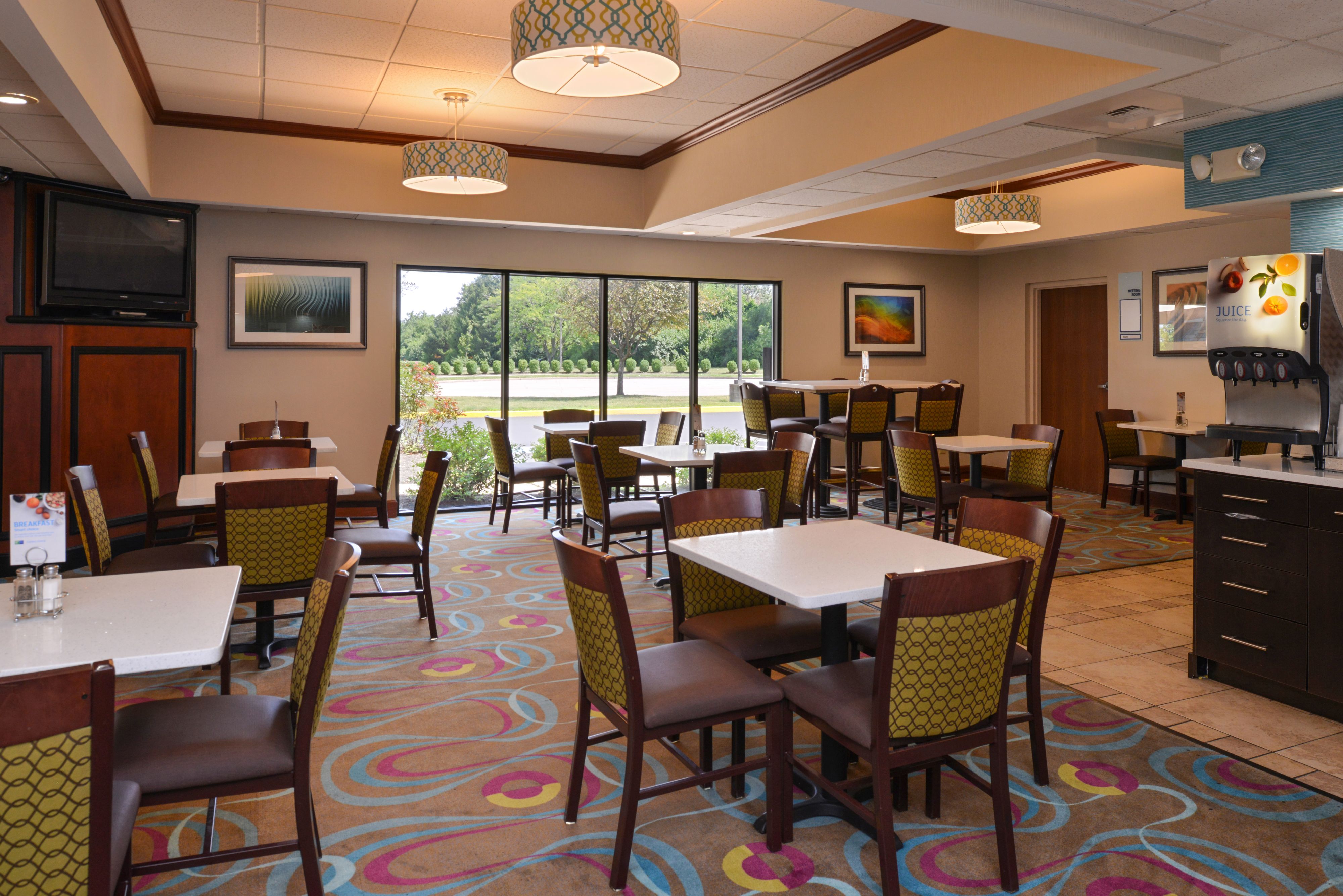 holiday-inn-express-and-suites-huber-heights-4690545057-original.jpg