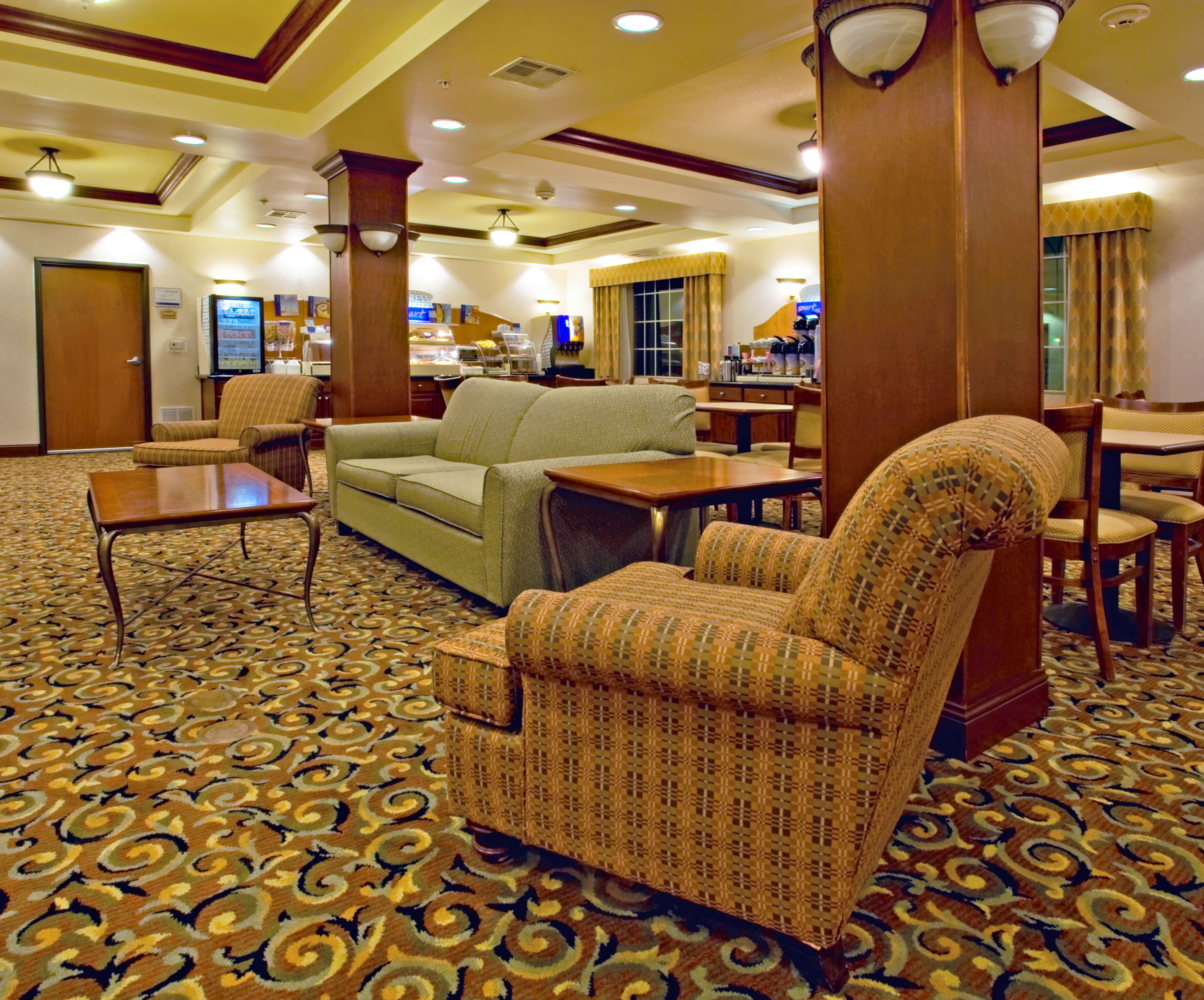 holiday-inn-express-and-suites-levelland-4296029054-original.jpg