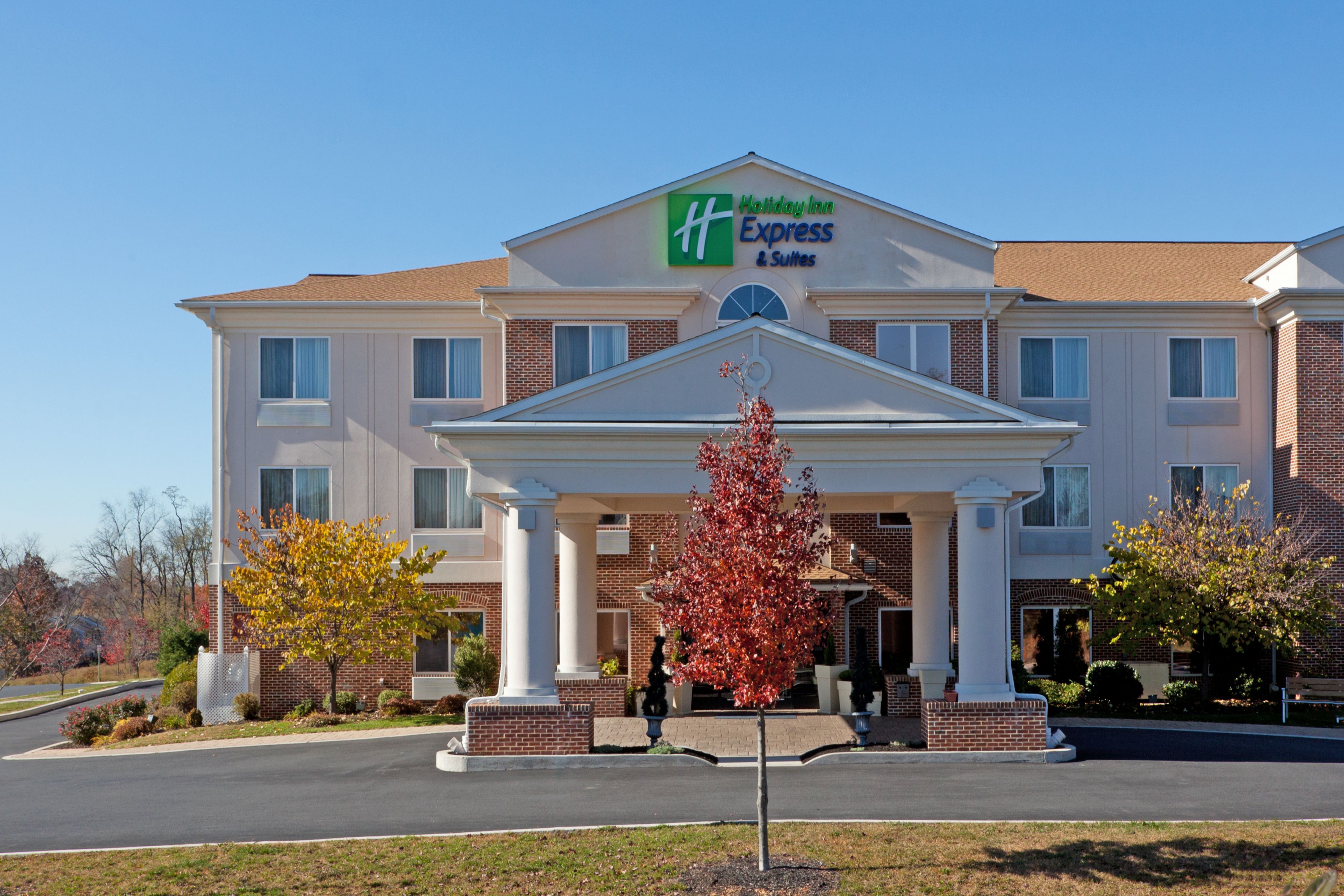 holiday-inn-express-and-suites-lititz-4287762392-original.jpg