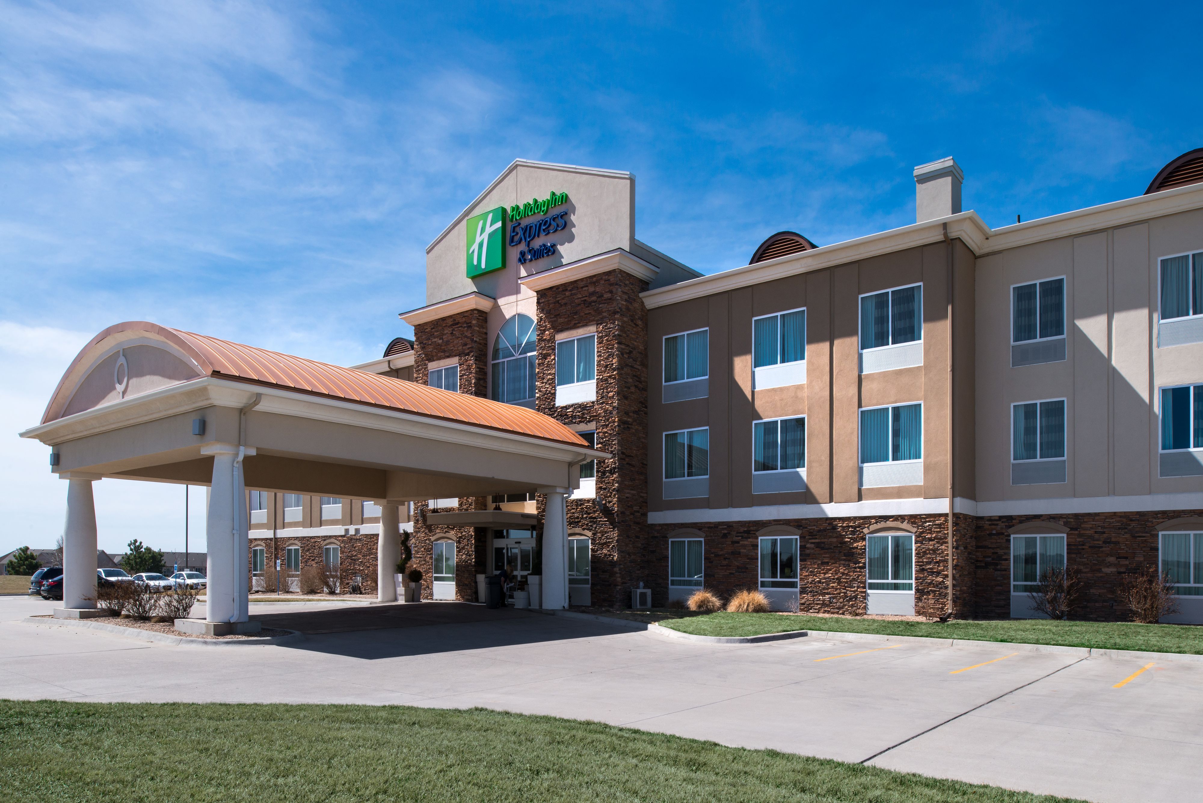 holiday-inn-express-and-suites-maize-3818599383-original.jpg