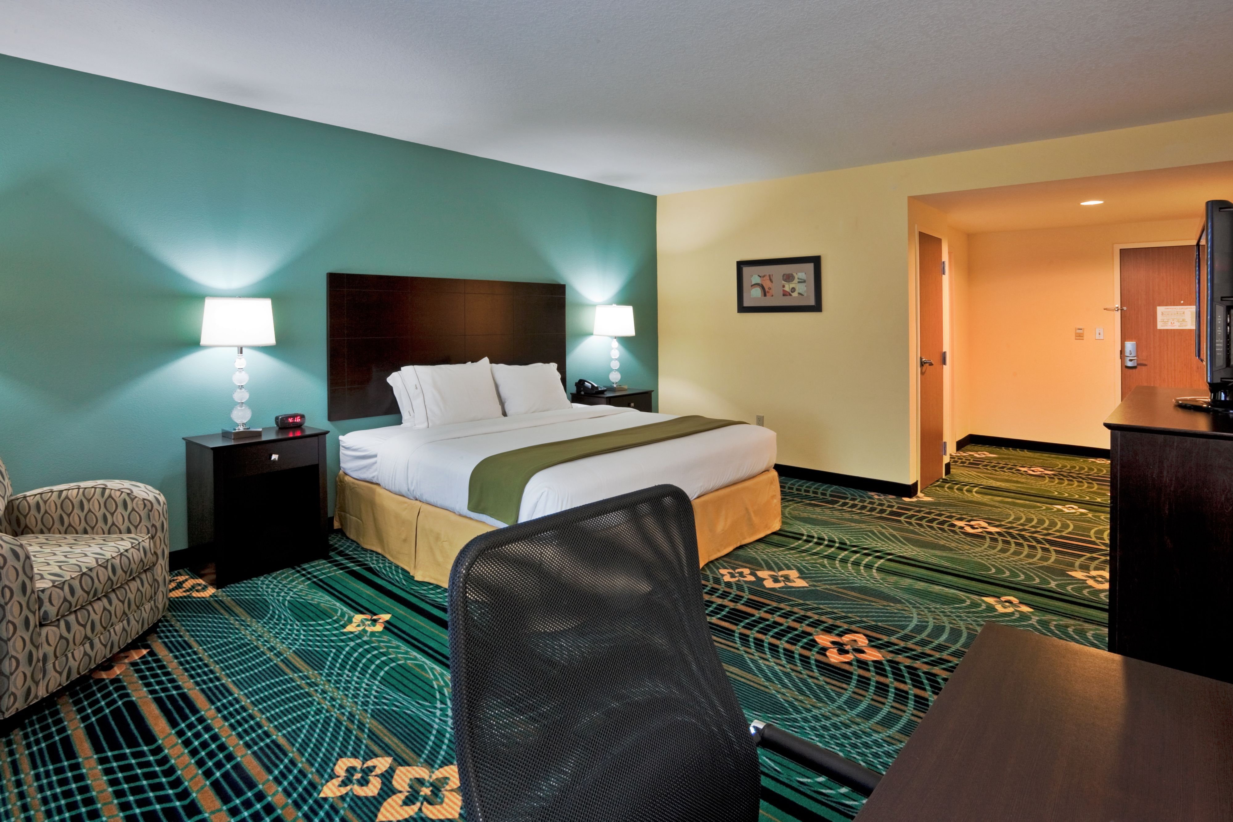 holiday-inn-express-and-suites-palm-bay-4285671801-original.jpg