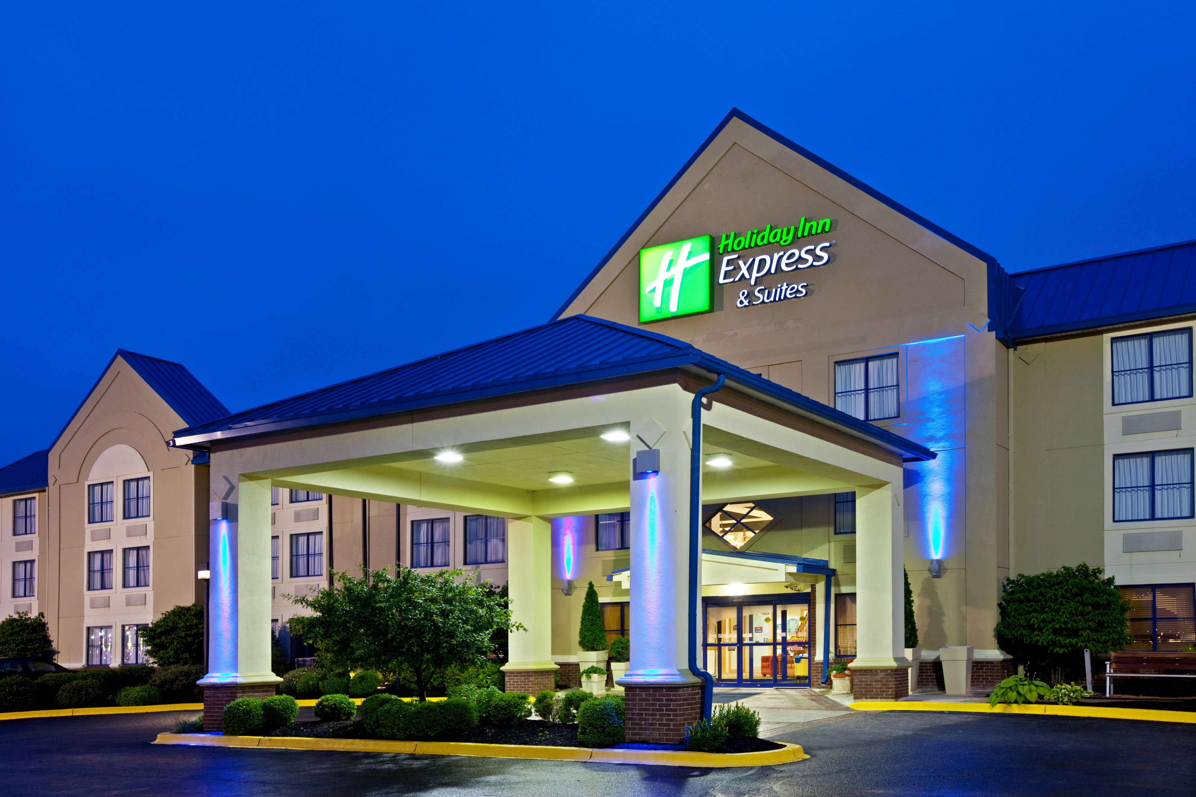 holiday-inn-express-and-suites-scottsburg-2533186108-original.jpg