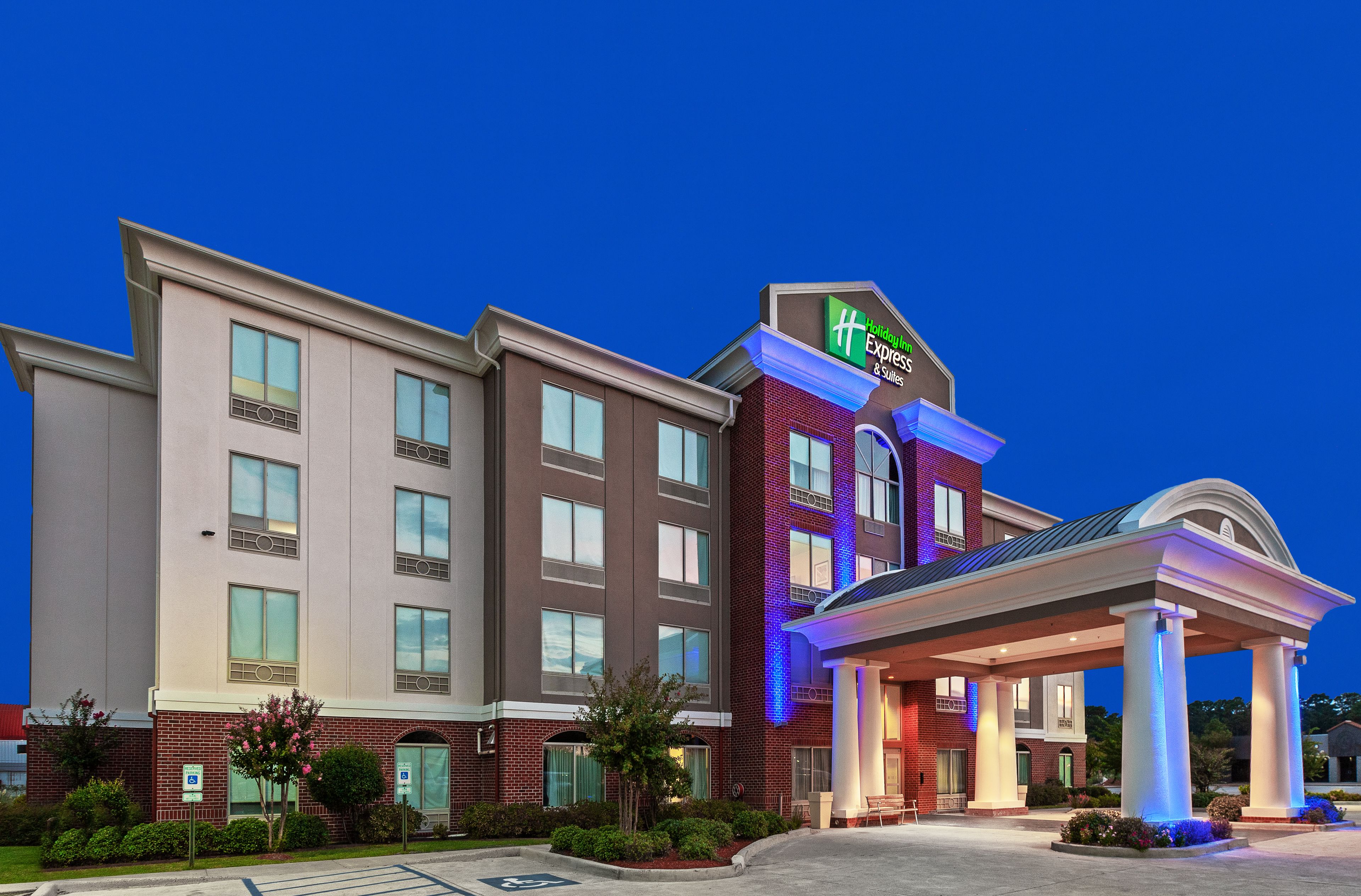 holiday-inn-express-and-suites-shreveport-5686529317-original.jpg