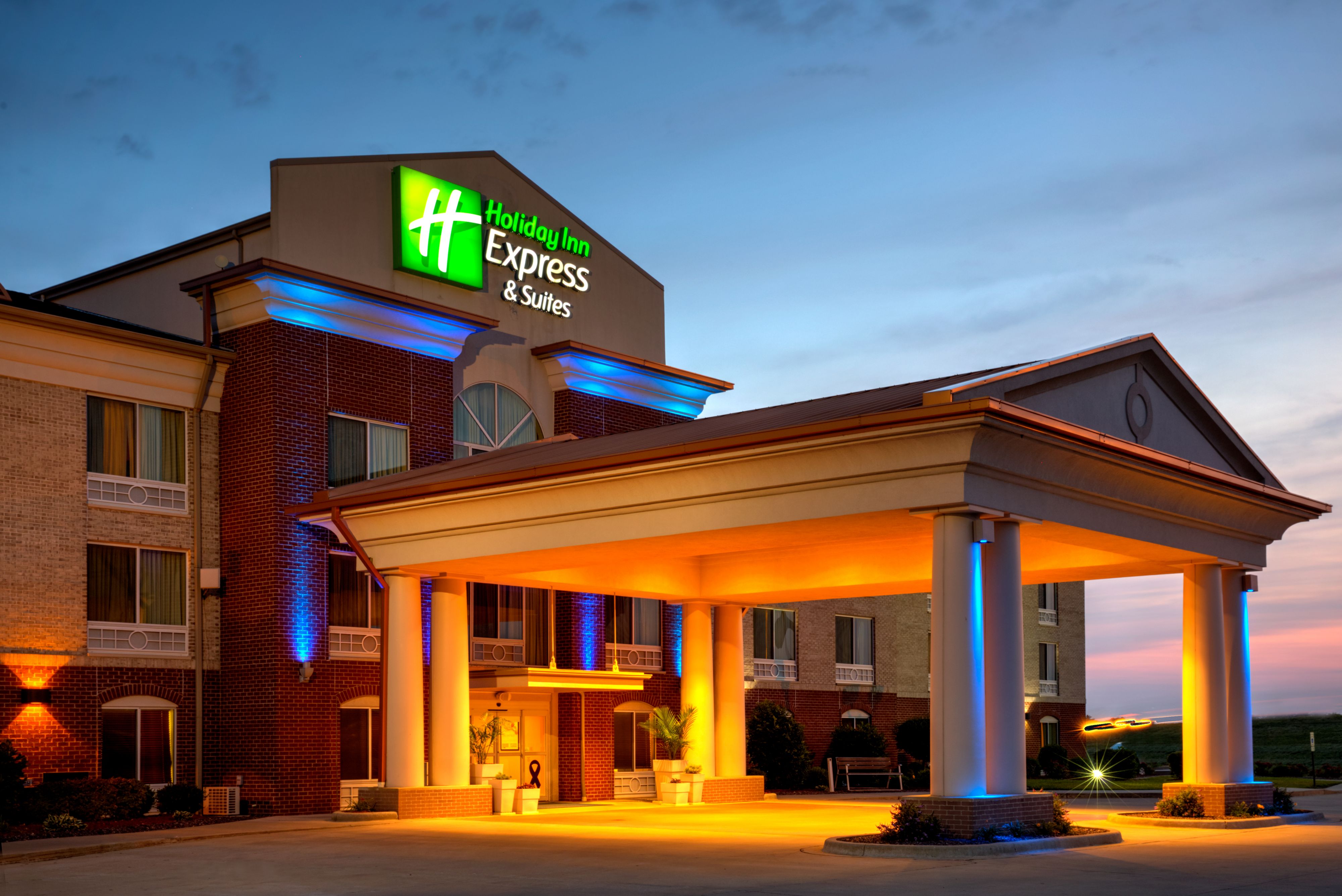 holiday-inn-express-and-suites-vandalia-3166476284-original.jpg