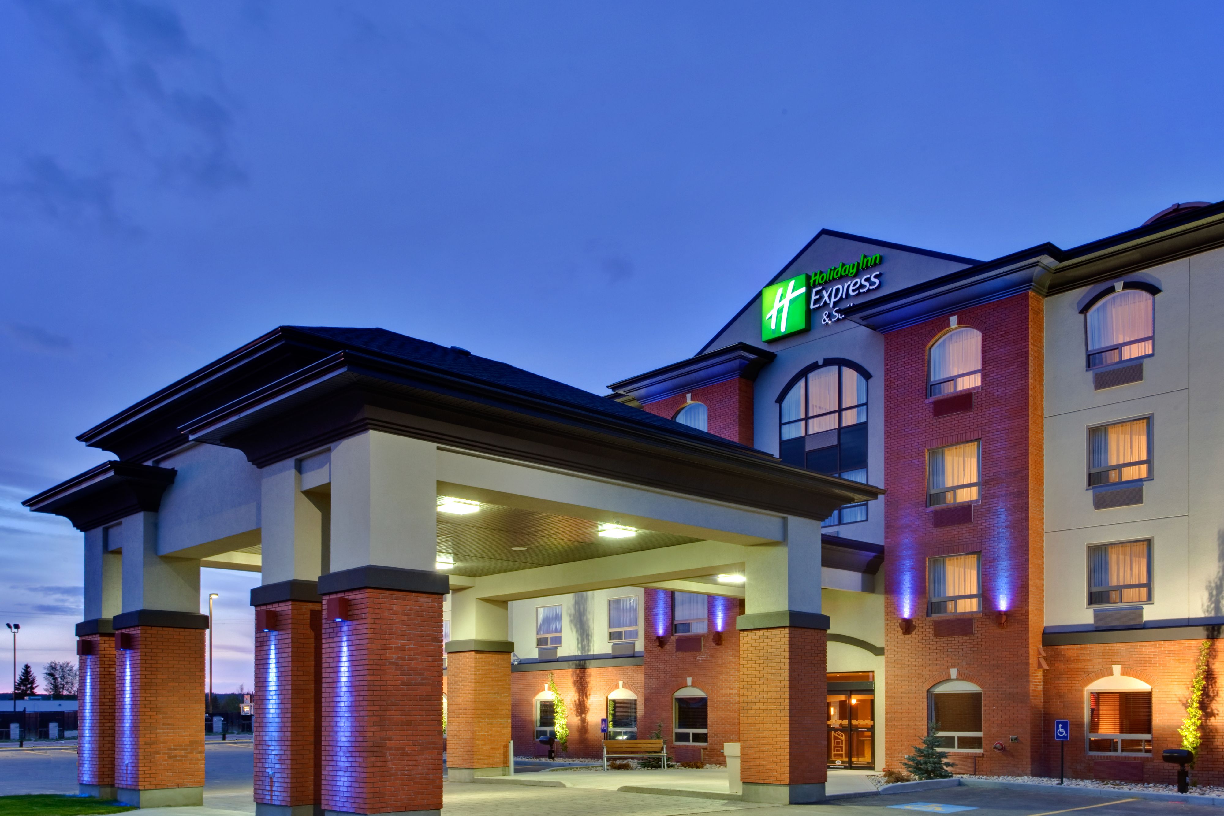 holiday-inn-express-and-suites-whitecourt-2532635912-original.jpg