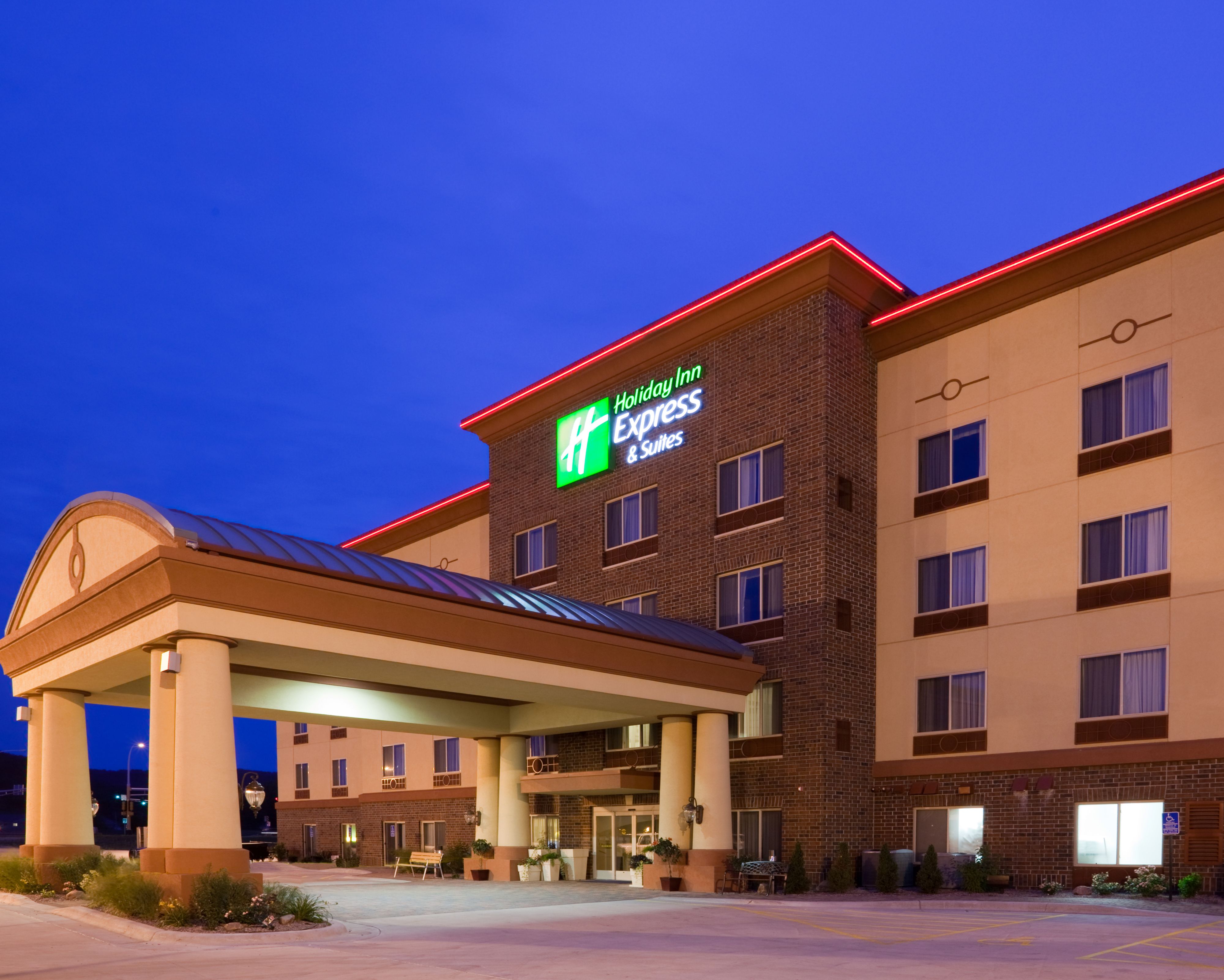 holiday-inn-express-and-suites-winona-2532908749-original.jpg