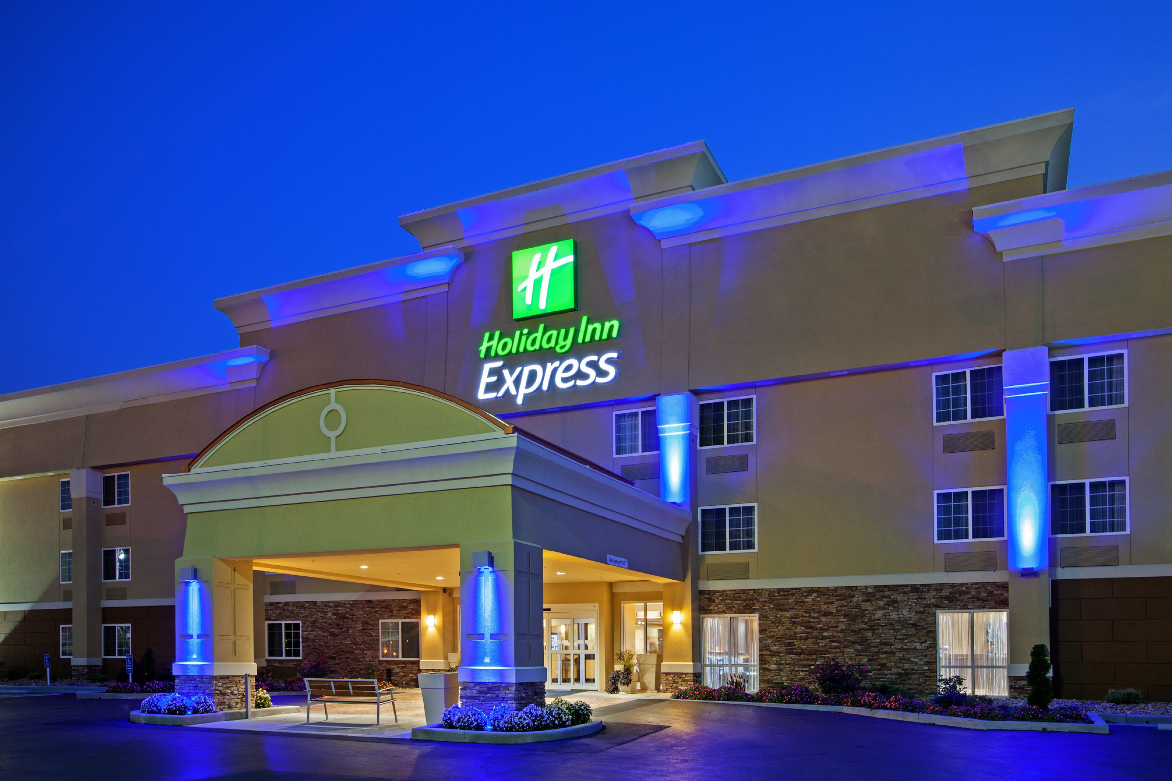 holiday-inn-express-bowling-green-3991904508-original.jpg