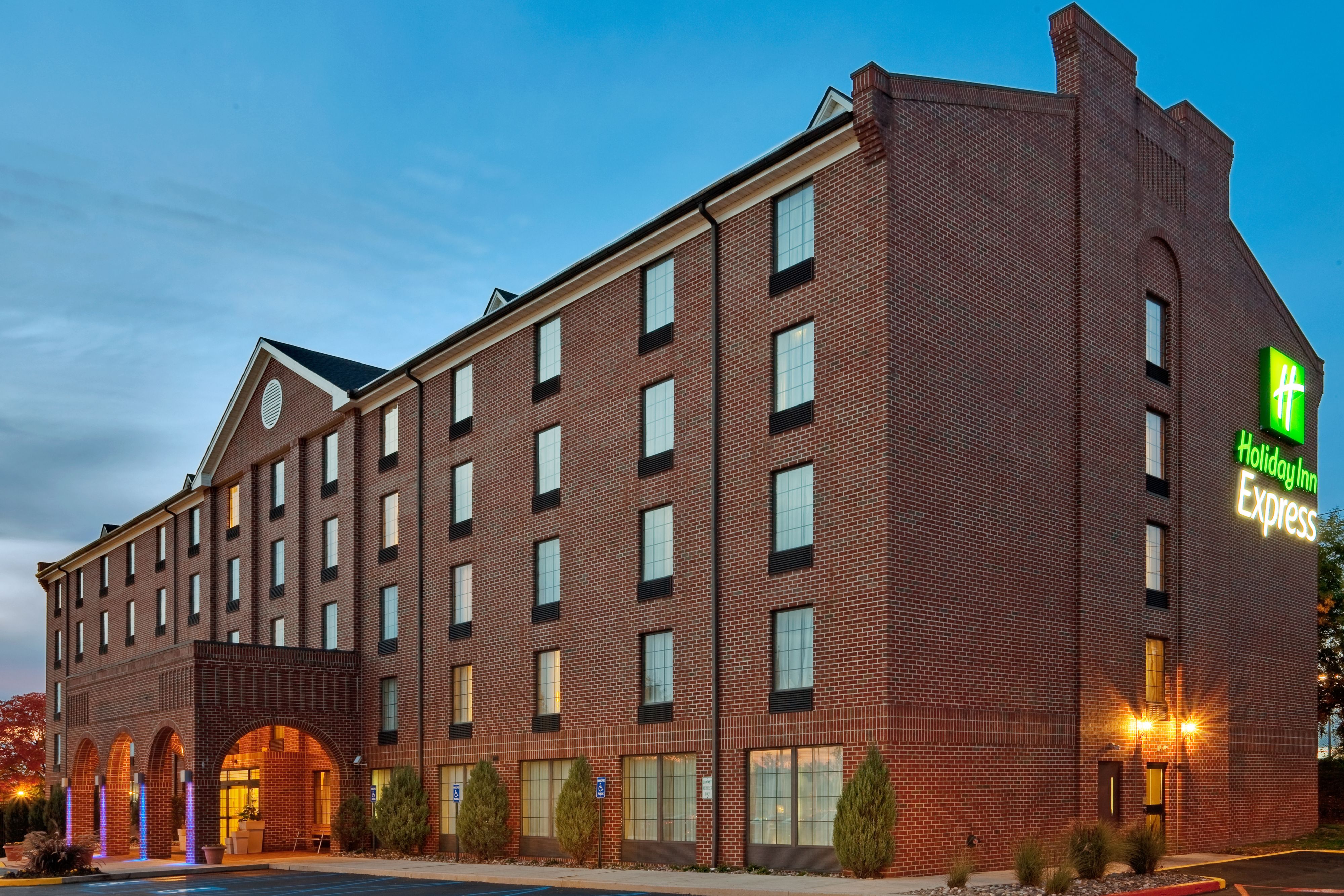 holiday-inn-express-harrisburg-4282267060-original.jpg