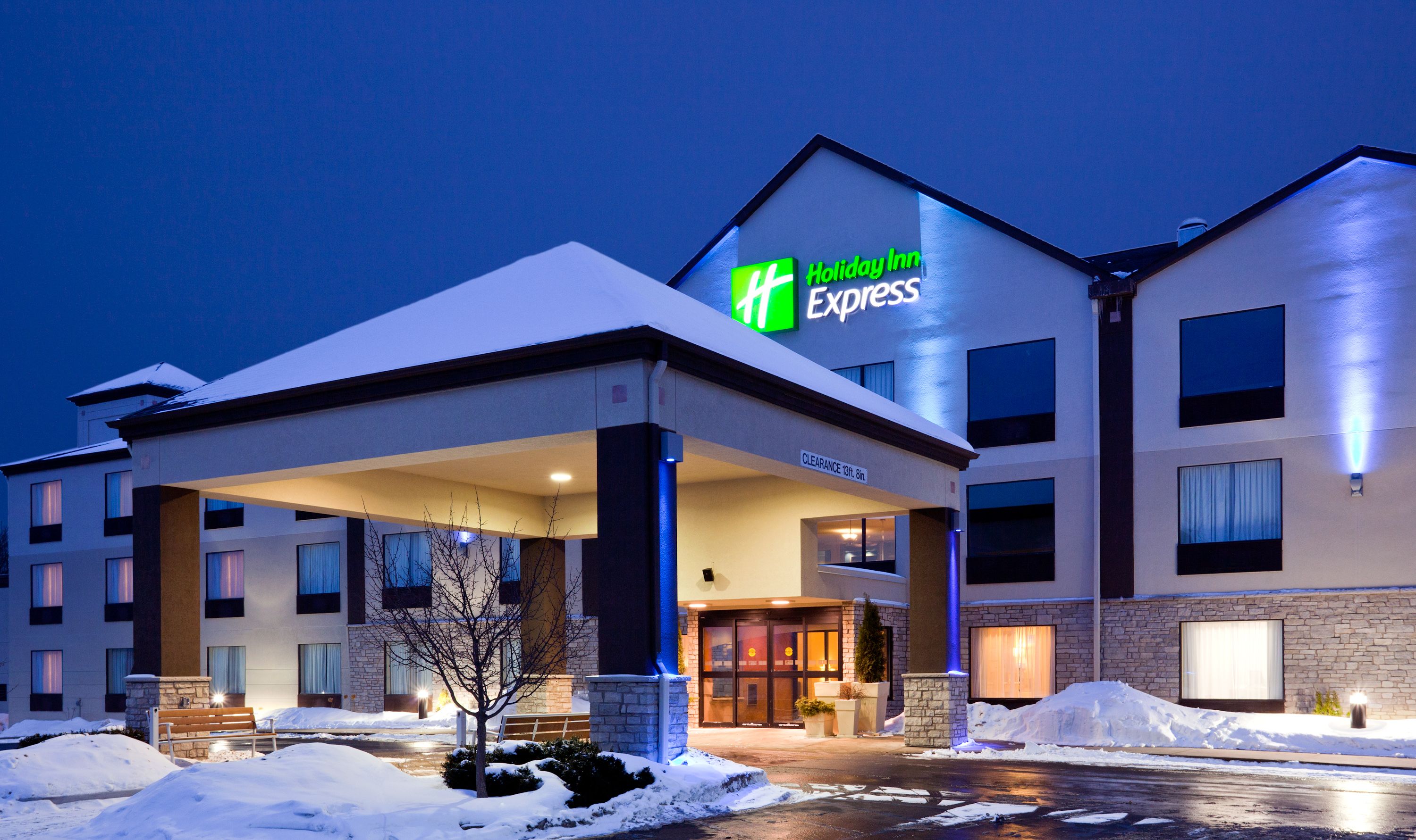 holiday-inn-express-onalaska-2531982337-original.jpg