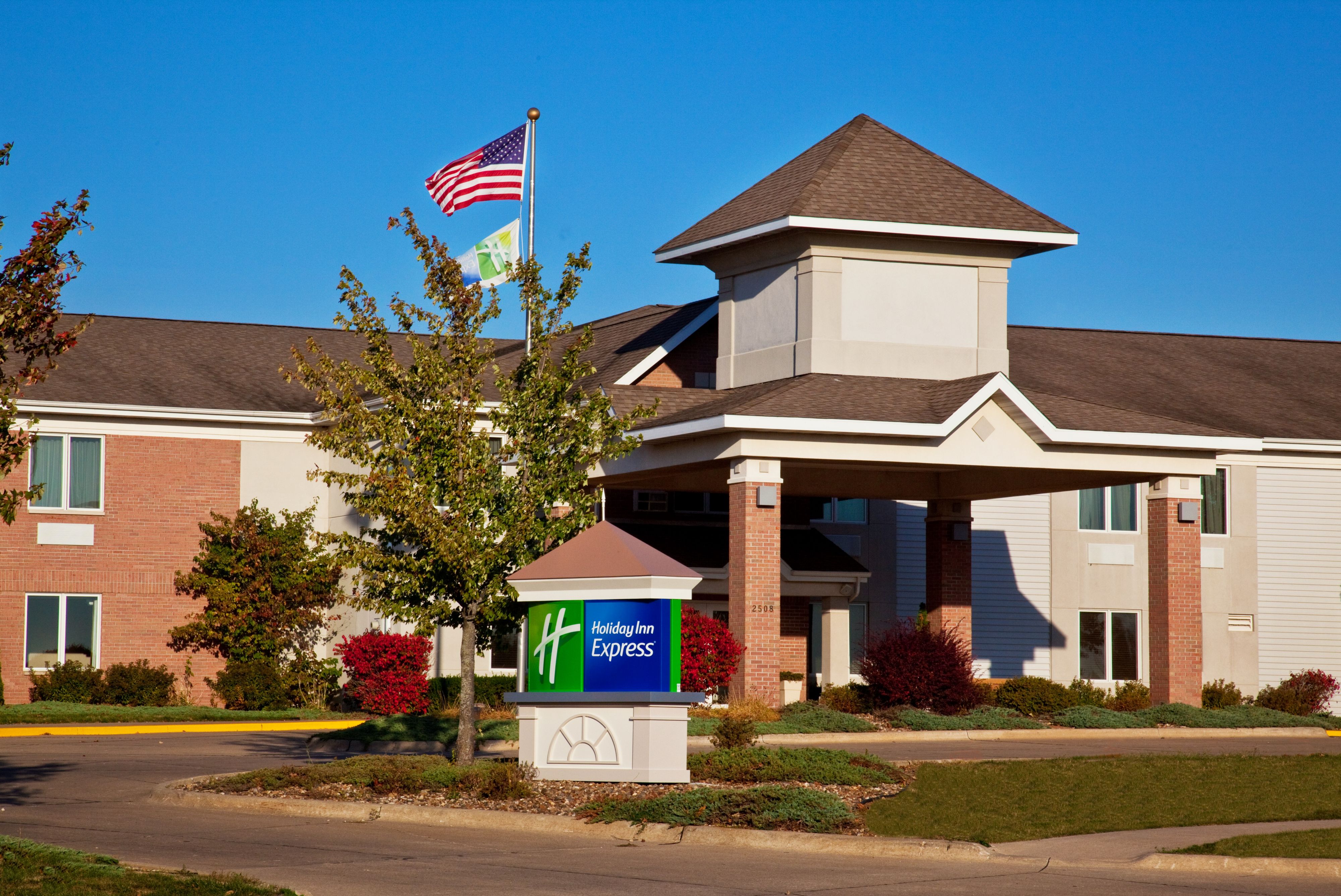 holiday-inn-express-pella-3715063328-original.jpg