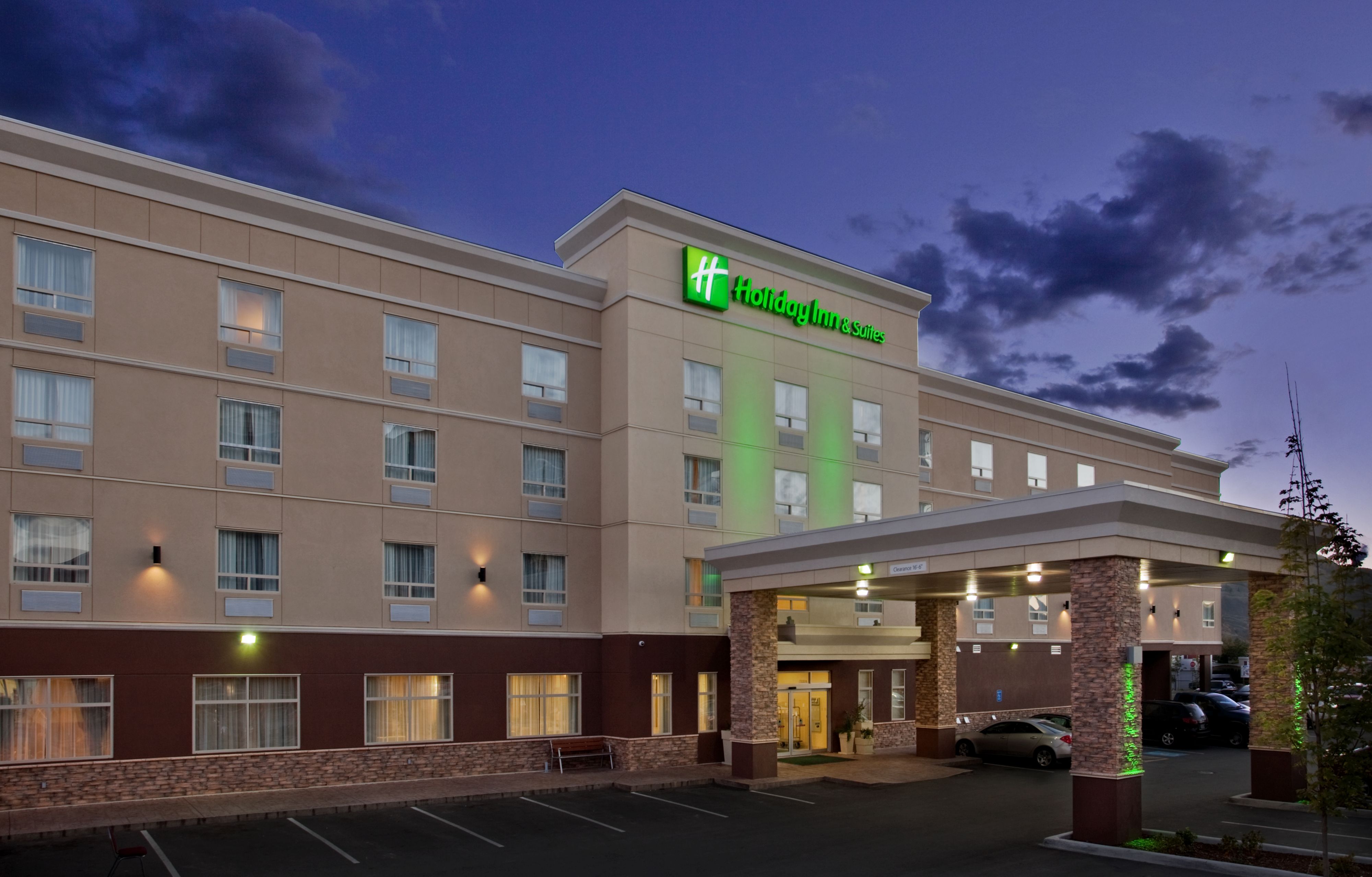 holiday-inn-hotel-and-suites-kamloops-4008548043-original.jpg