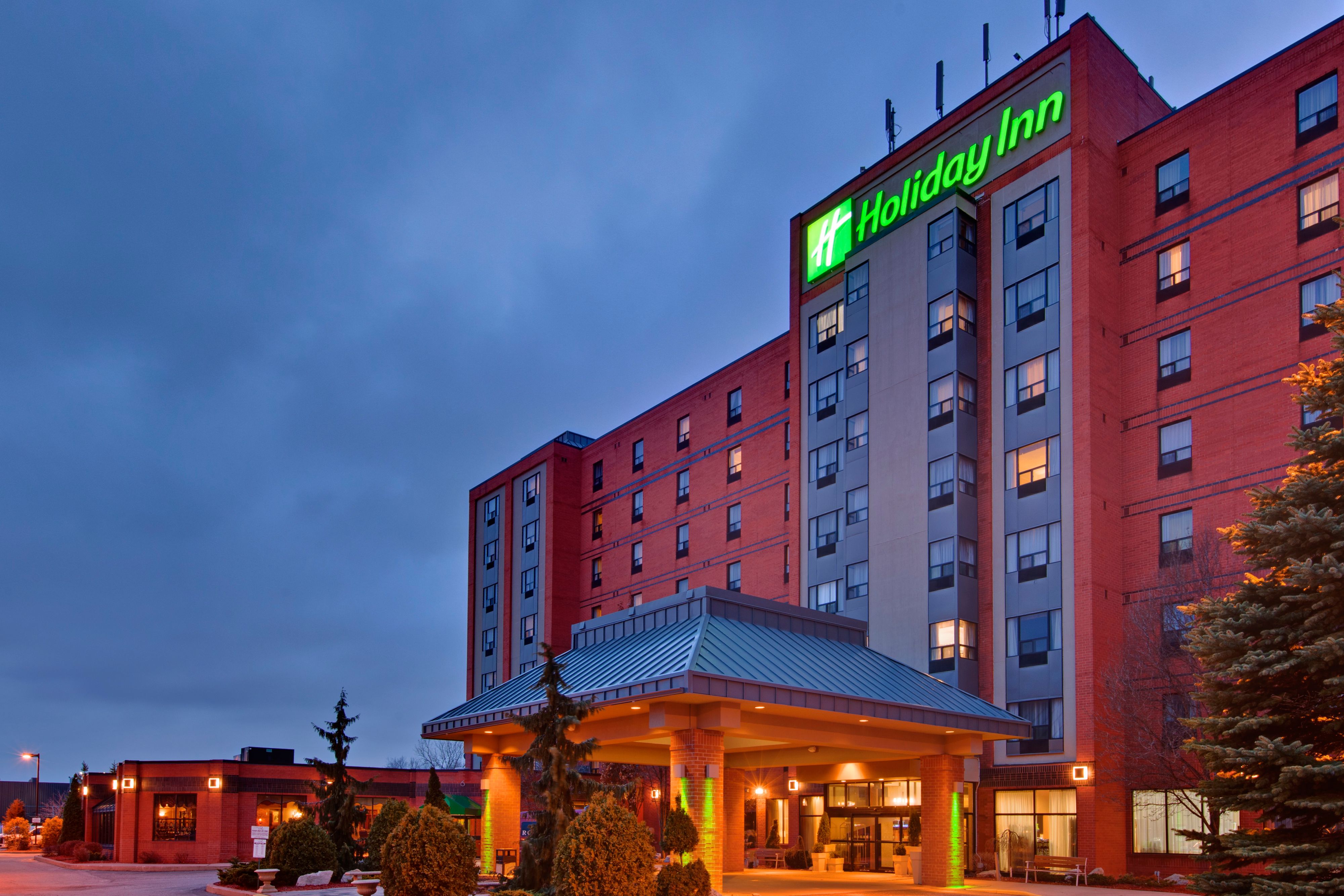 holiday-inn-hotel-and-suites-windsor-3939352910-original.jpg