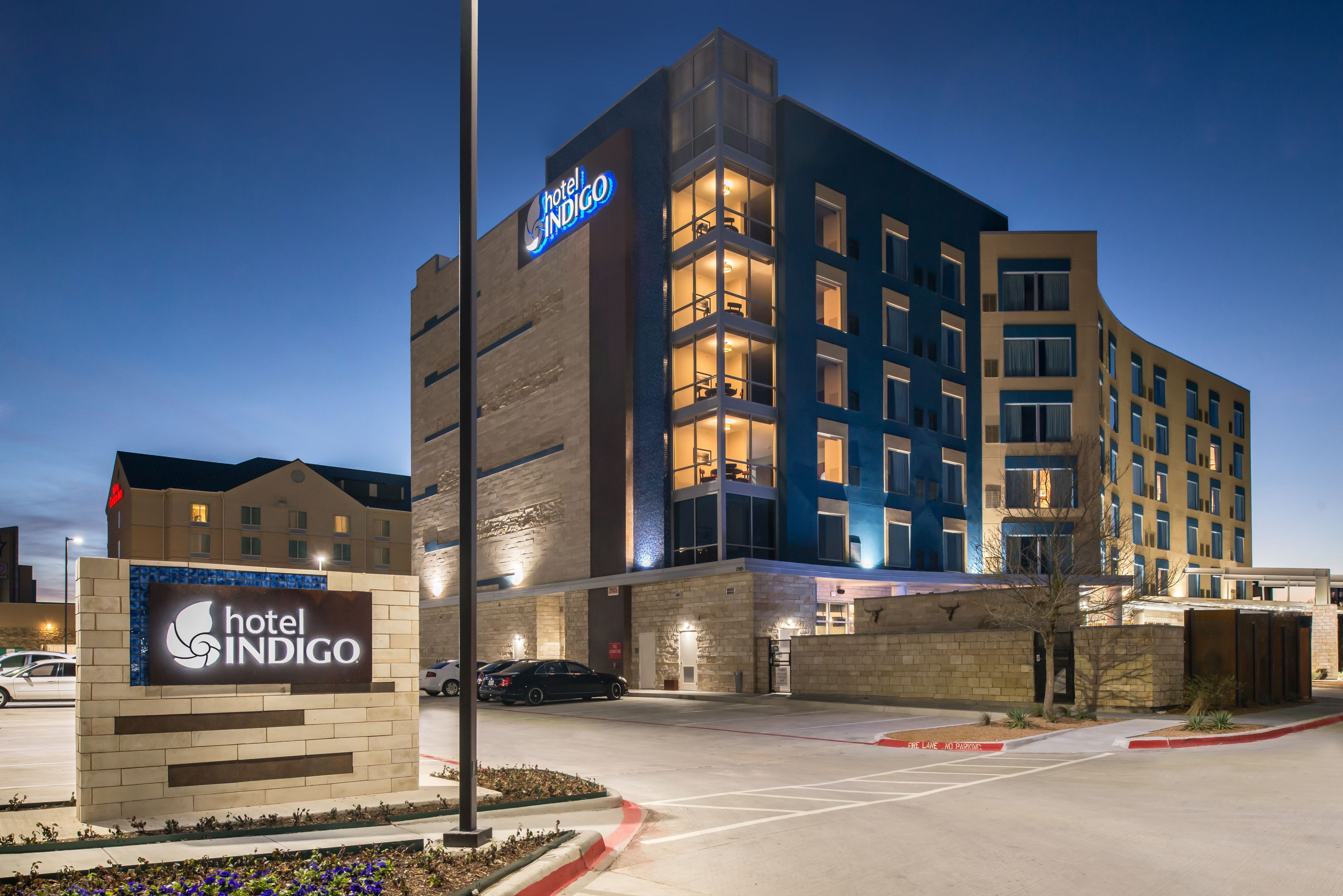 hotel-indigo-frisco-5370937051-original.jpg